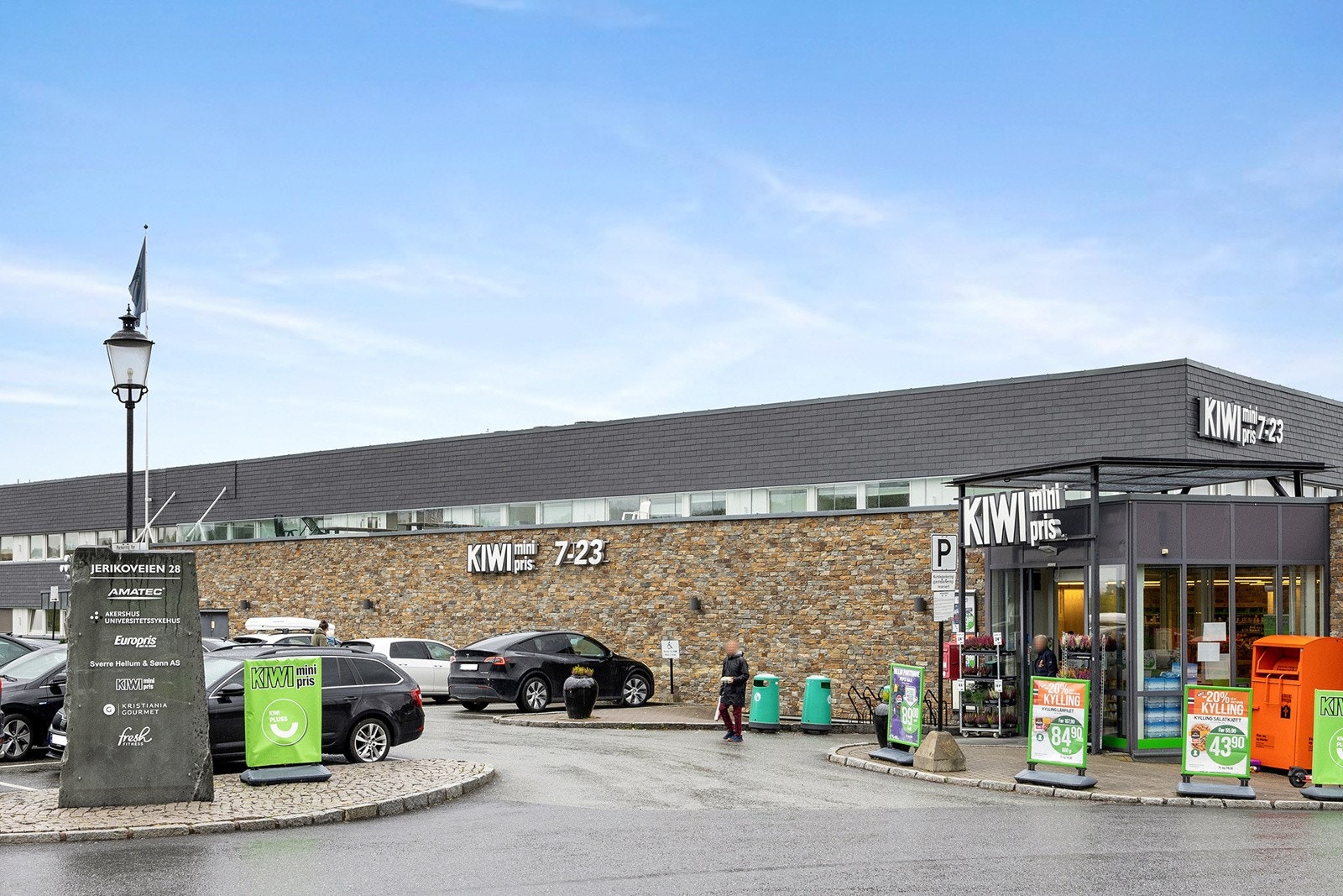 Det er et par minutters gange til Kiwi ved innkjøringen til borettslaget. Galleribilde