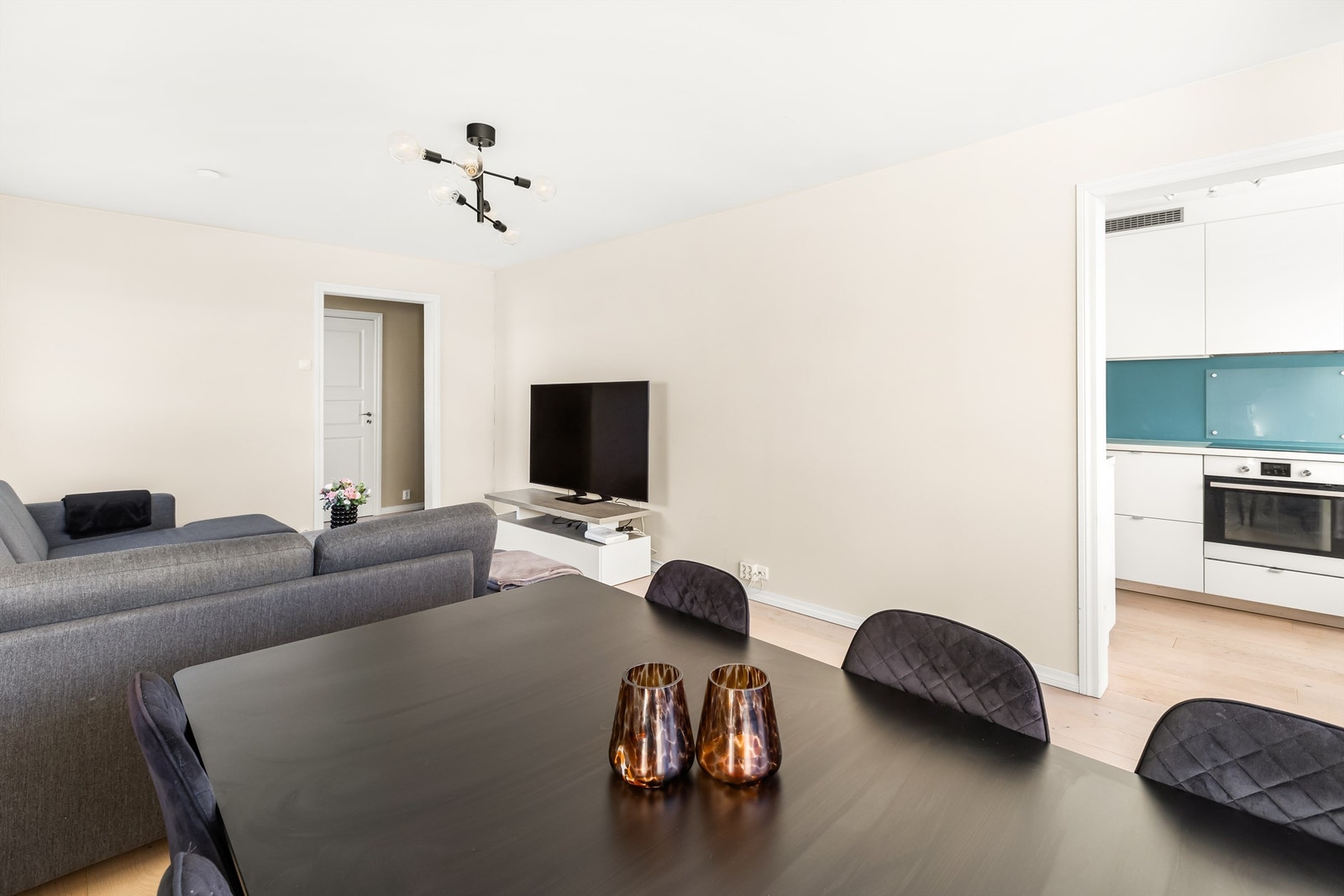 Det er også plass til tv-seksjon eller annet ønskelig stuemøblement. Galleribilde