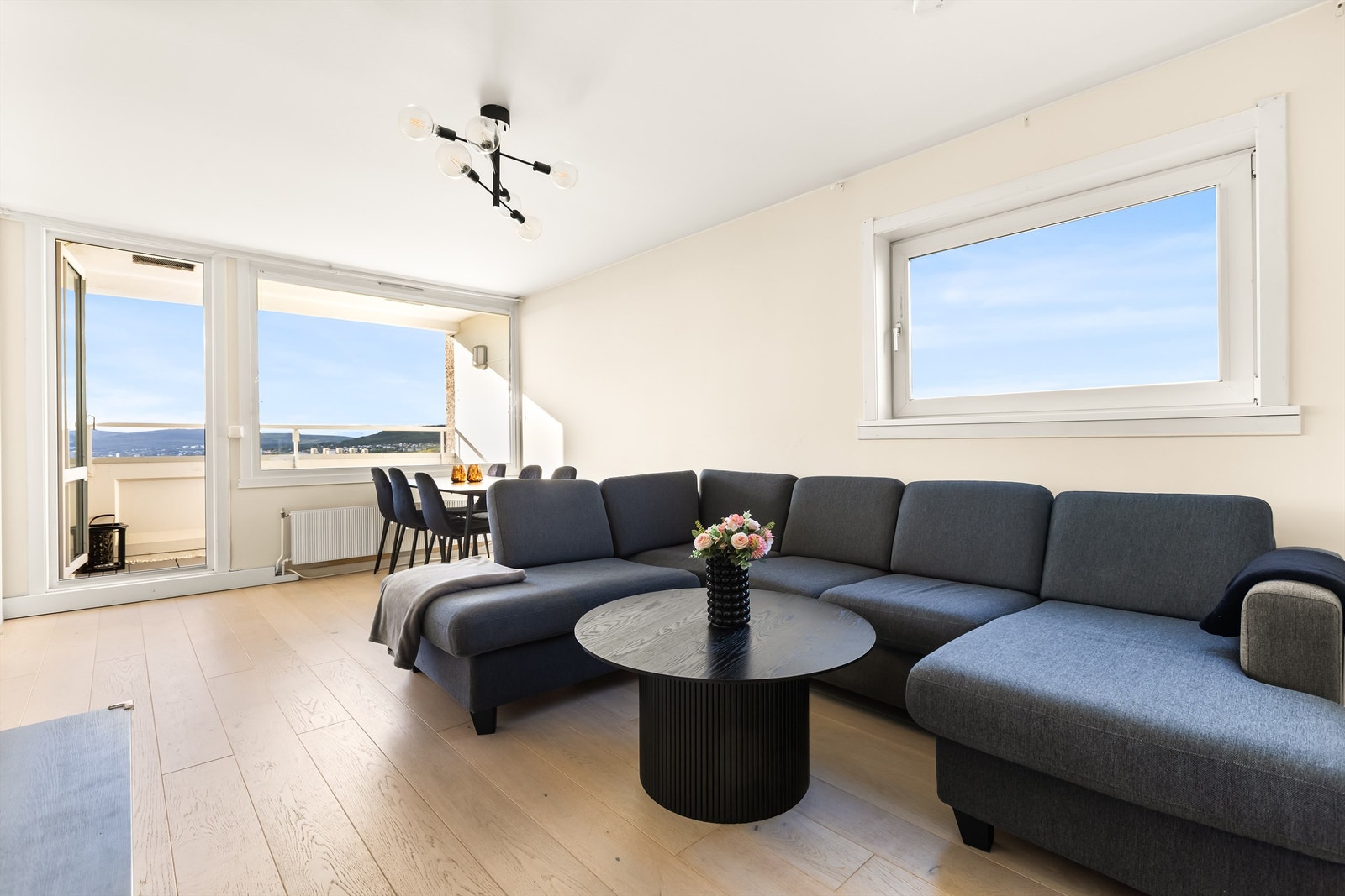 Velkommen til Haugerudveien 88 - Presenteres av Eiendomsmegler Sarvajuthan Mahalingam v/Krogsveen! Galleribilde