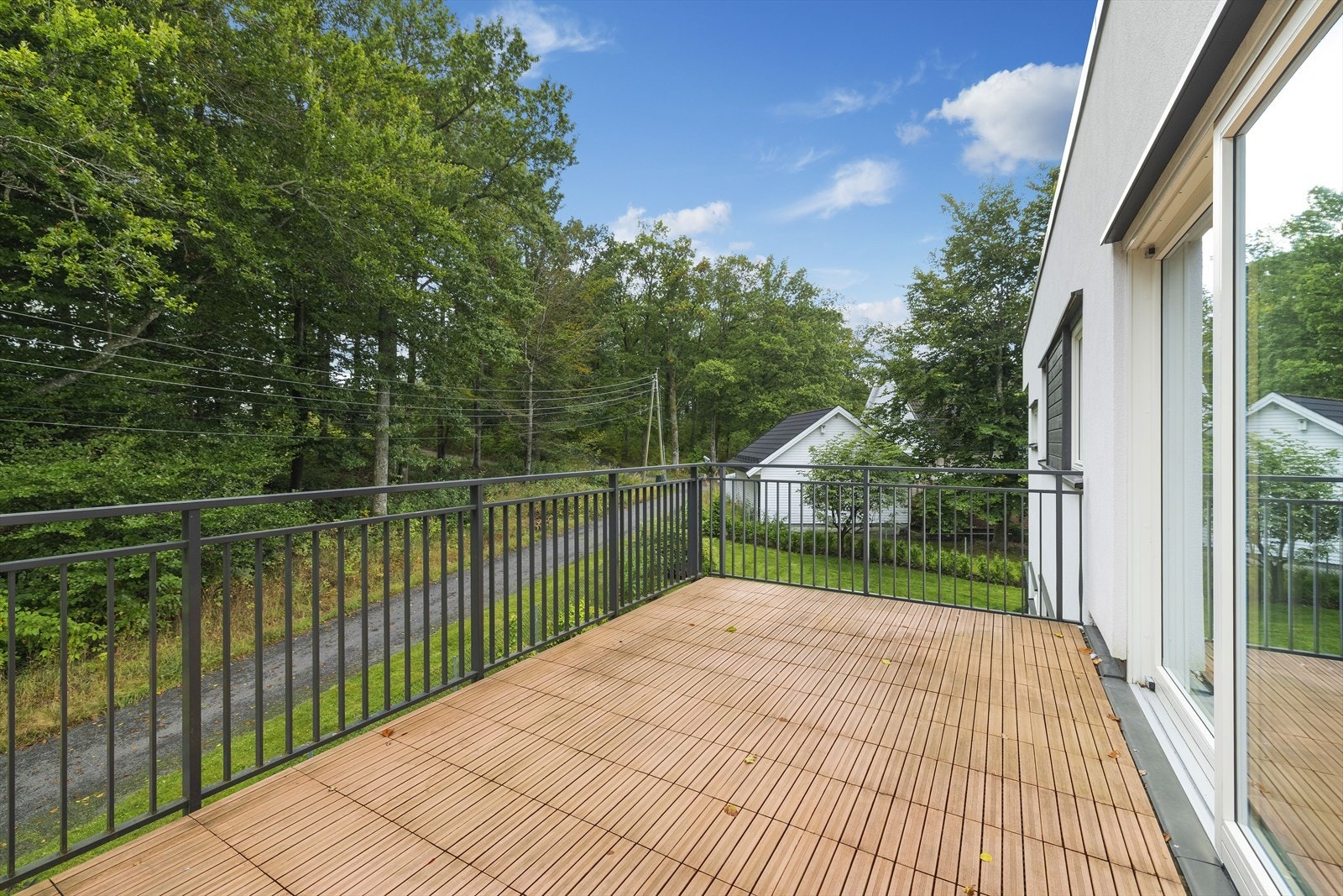 Romslig balkong Galleribilde