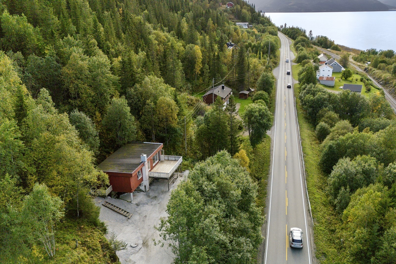 Beliggenheten gir gode muligheter for et aktivt og naturnært liv, samtidig som man har enkel tilgang til Mo i Rana sentrum. Galleribilde