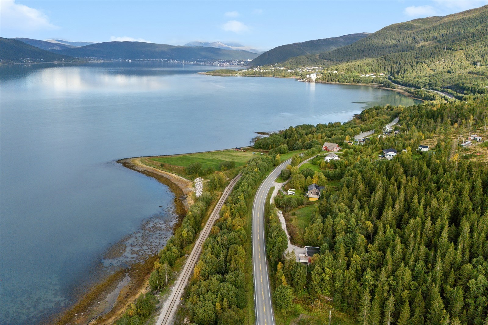 Området er godt tilrettelagt for barnefamilier med flere skoler og barnehager i umiddelbar nærhet. Galleribilde