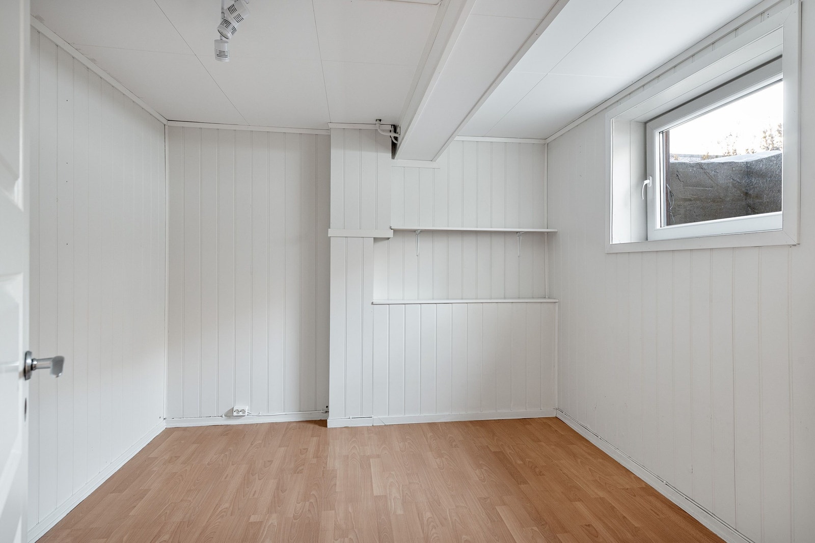 Fleksibelt rom i kjelleren med flere bruksmuligheter etter eget ønske. Rommet er ikke godkjent til varig opphold. Galleribilde