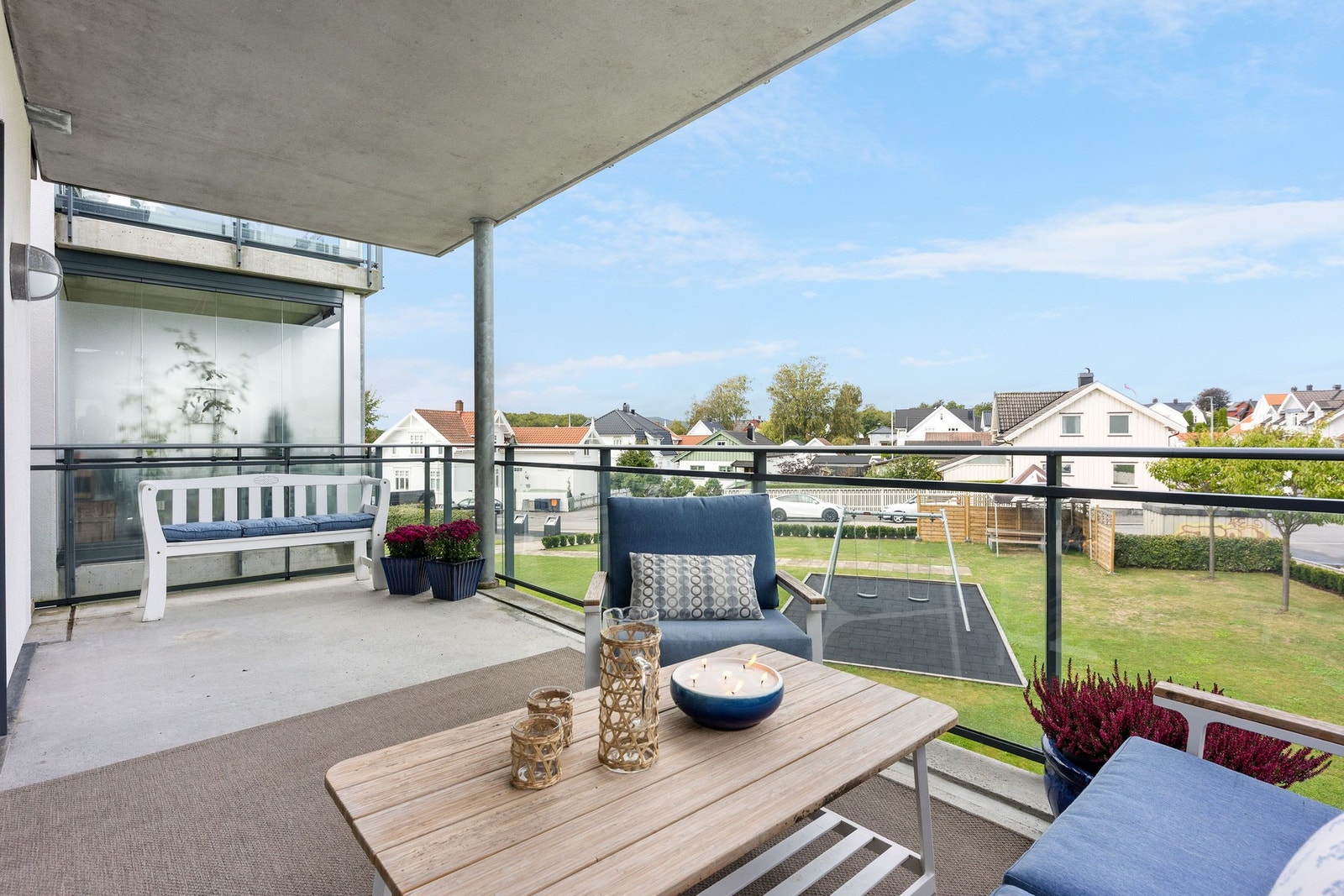 Hyggelig utsyn over nabolaget. Galleribilde