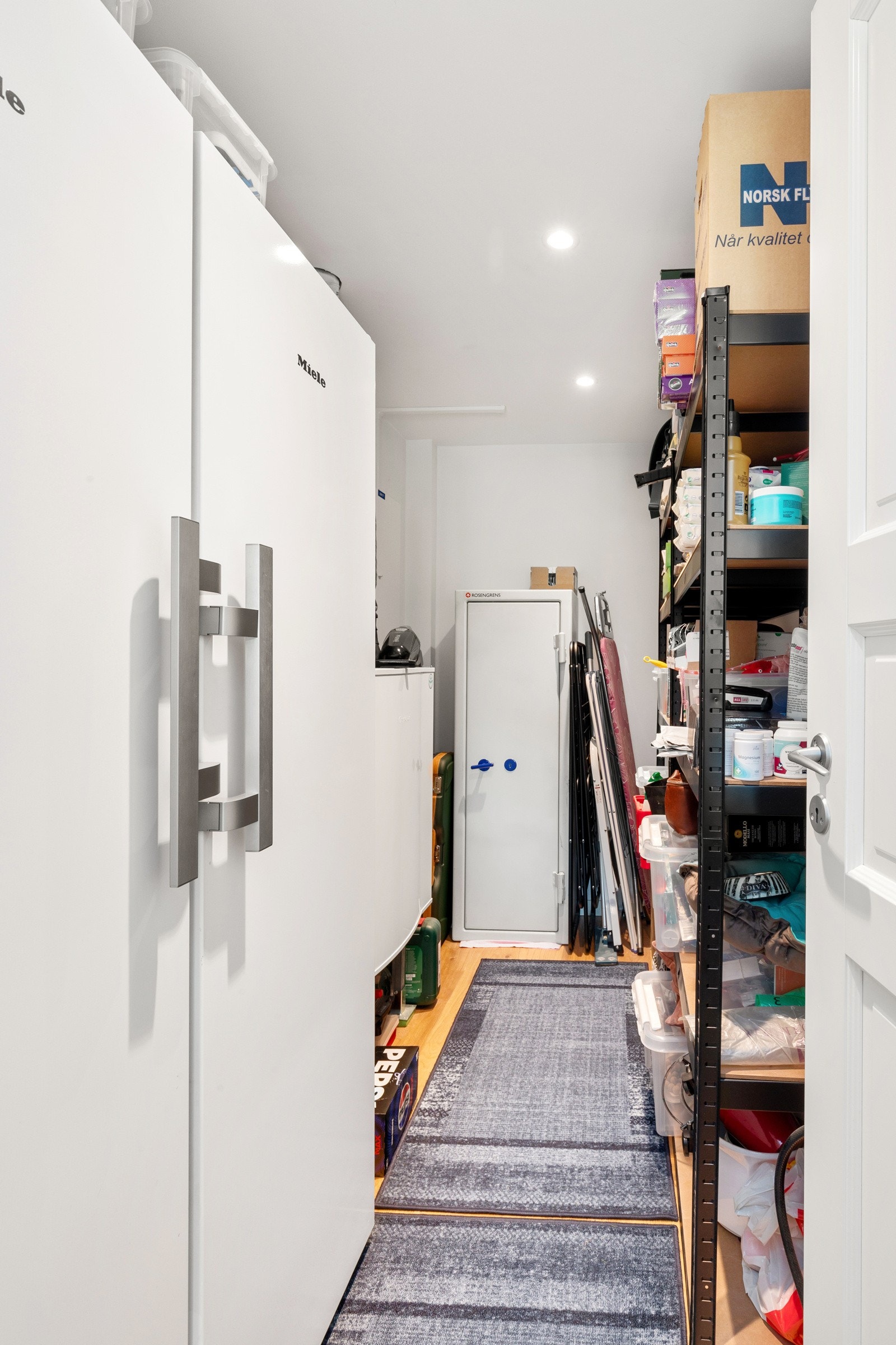 Leiligheten har en innvendig bod som gir rikelig med oppbevaring. Galleribilde