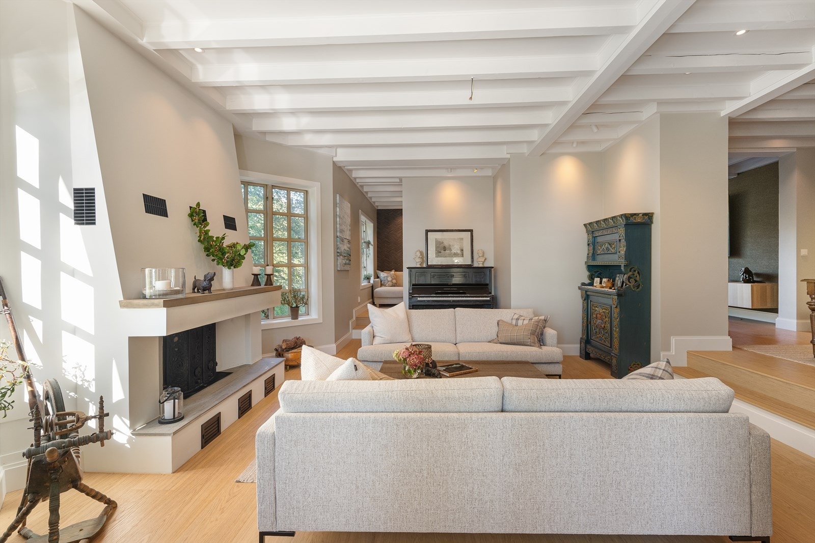 Huset har en god planløsning og flere soner som gjør det meget godt egnet for en familie. Galleribilde