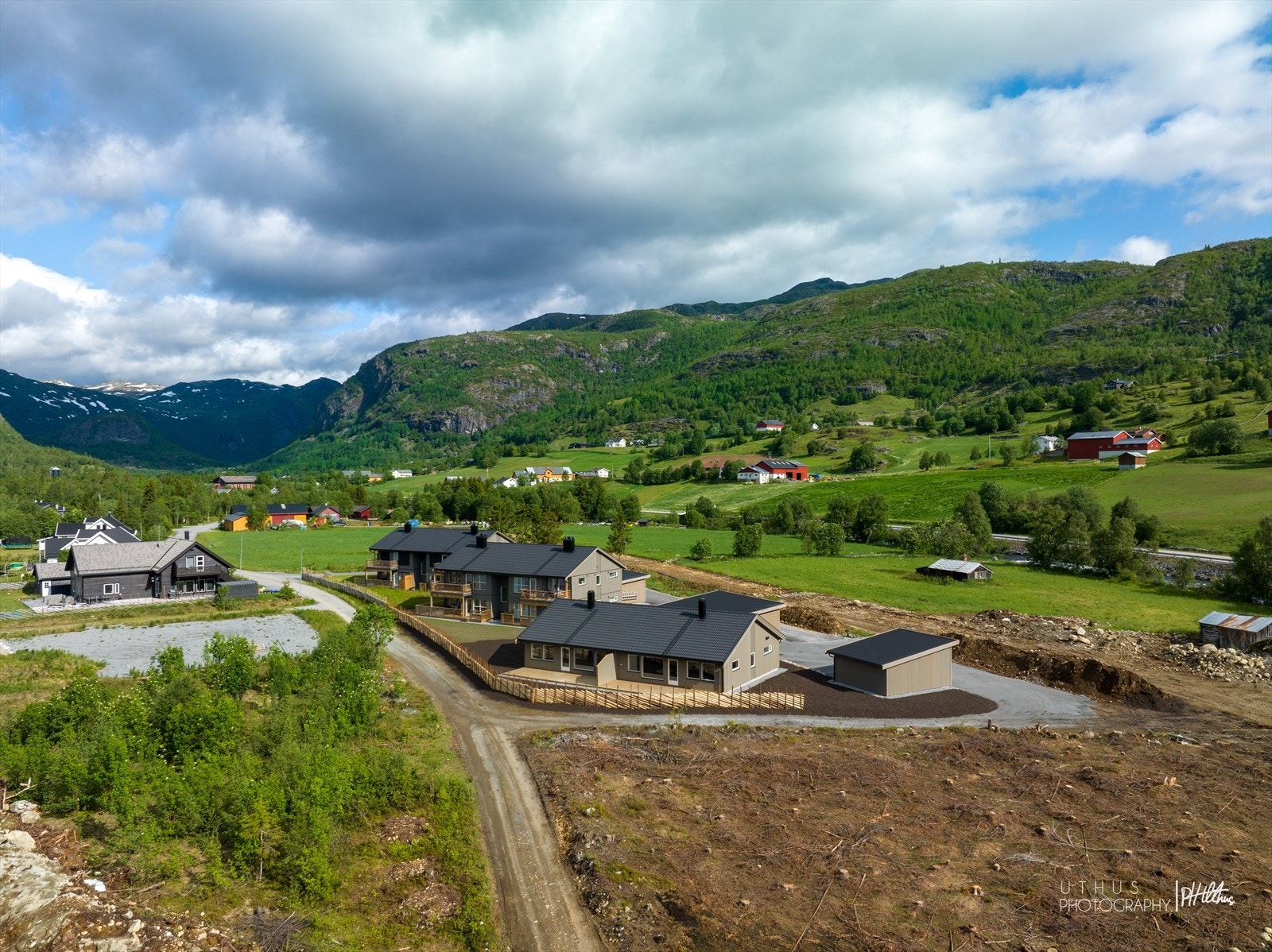 Dette er et område som er ideelt for barnefamilier med kort vei til barnehage, lekeplass og pump track. Galleribilde