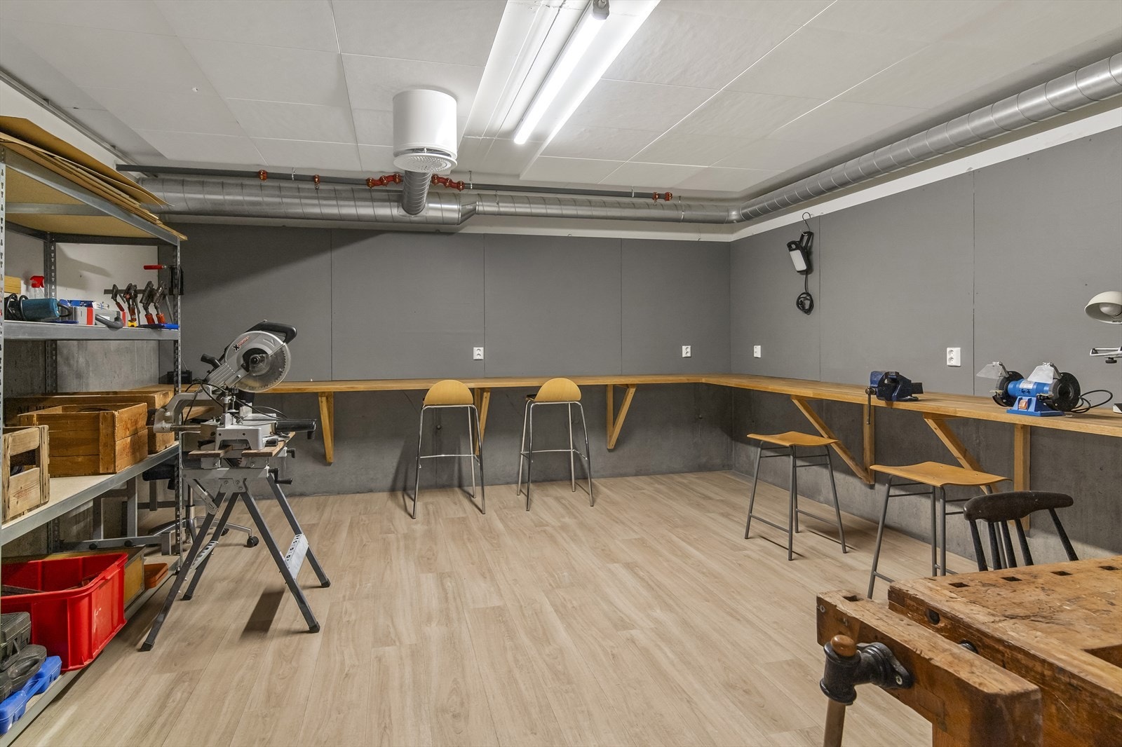 Sameiet har også fasiliteter som felles trimrom, hobbyrom/verksted og stor sykkelbod. Galleribilde