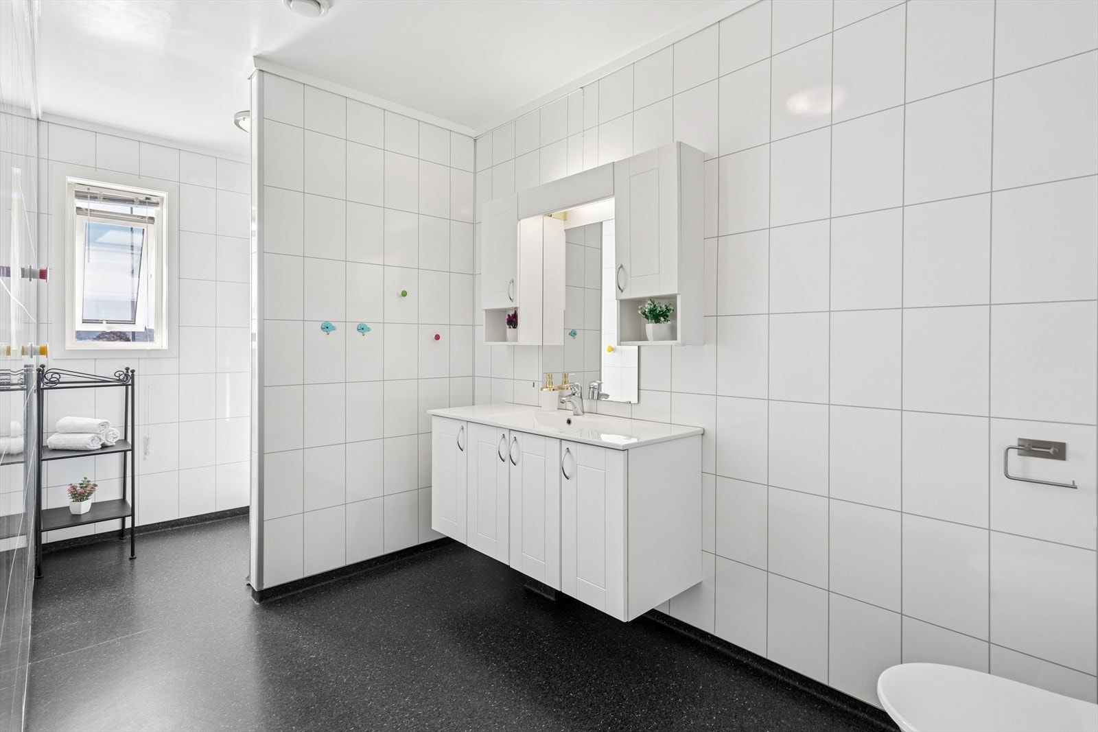 Badet er plassert i hjemmets andre etasje. Galleribilde