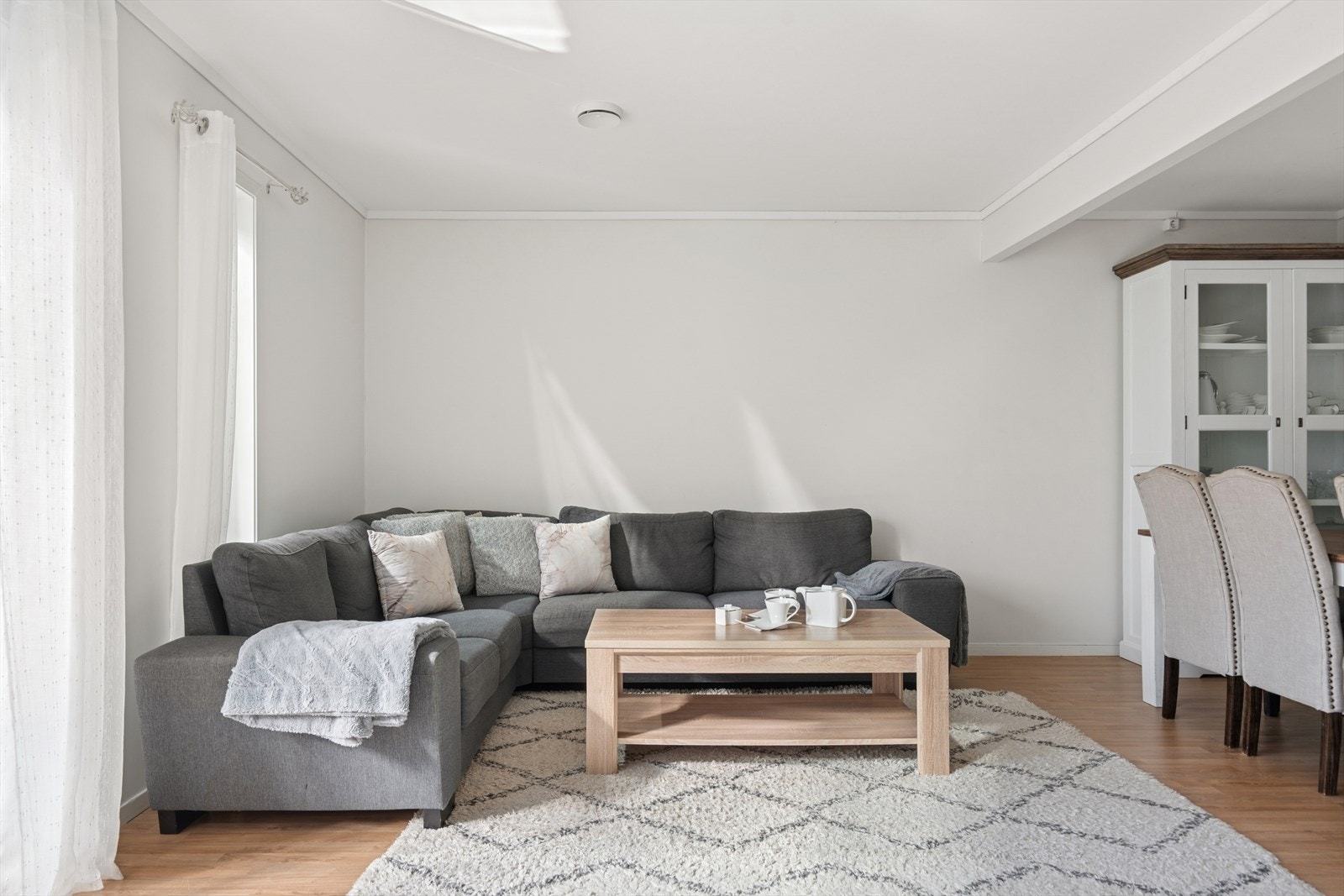 Her kan det innredes med både spisegruppe og en komfortabel sofa. Galleribilde