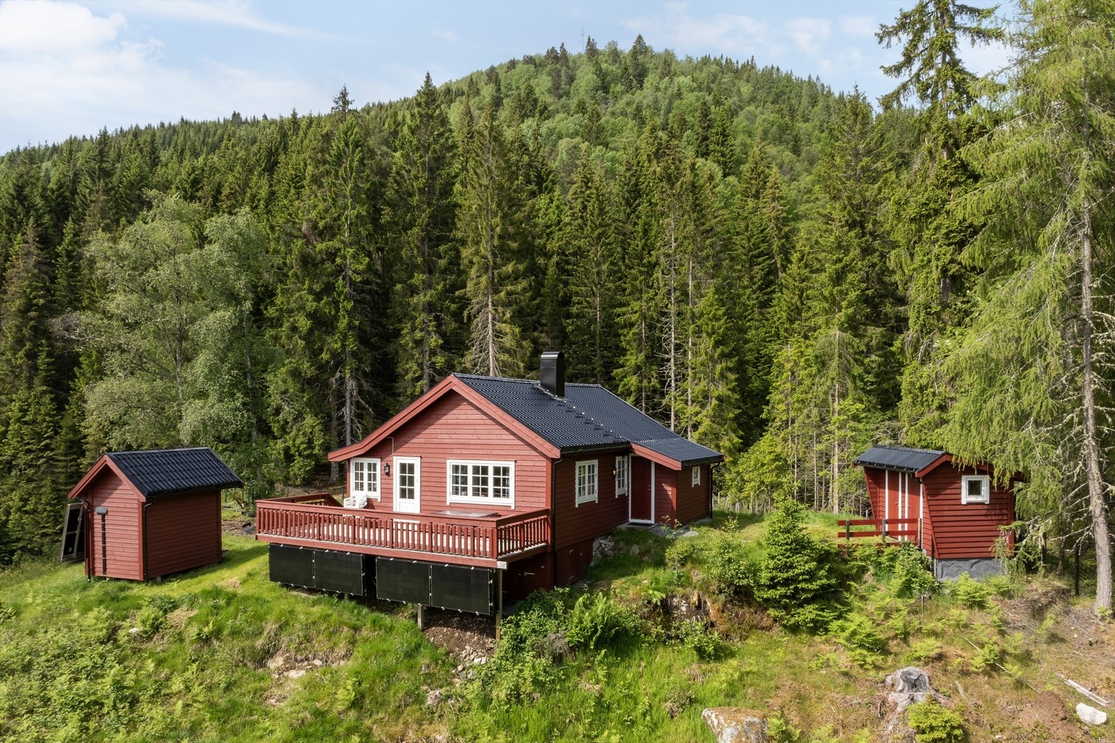 Velkommen til hyttedraumen! Eigedomen har flott plassering med nærkontakt med naturen. Her vil du kunne slappe av og lade batteri i ditt eige tempo. Galleribilde