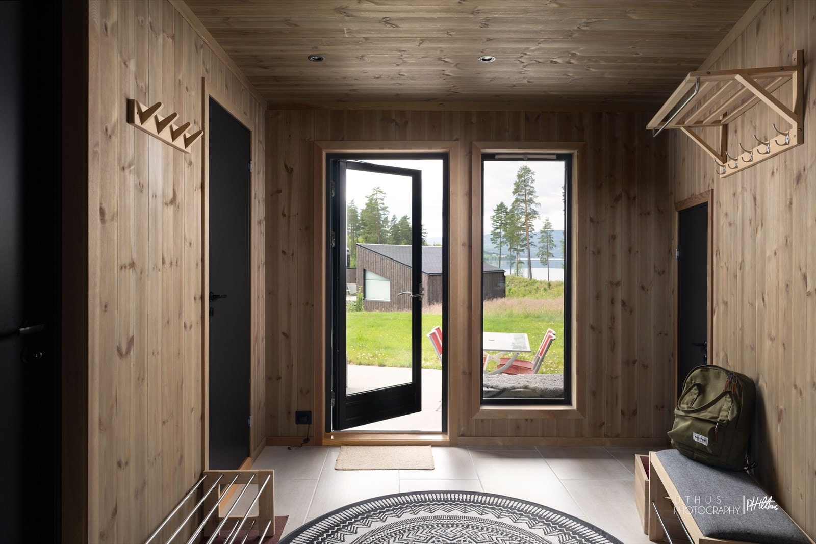 Romslig entré gjør det praktisk og enkelt når man er mange. Galleribilde