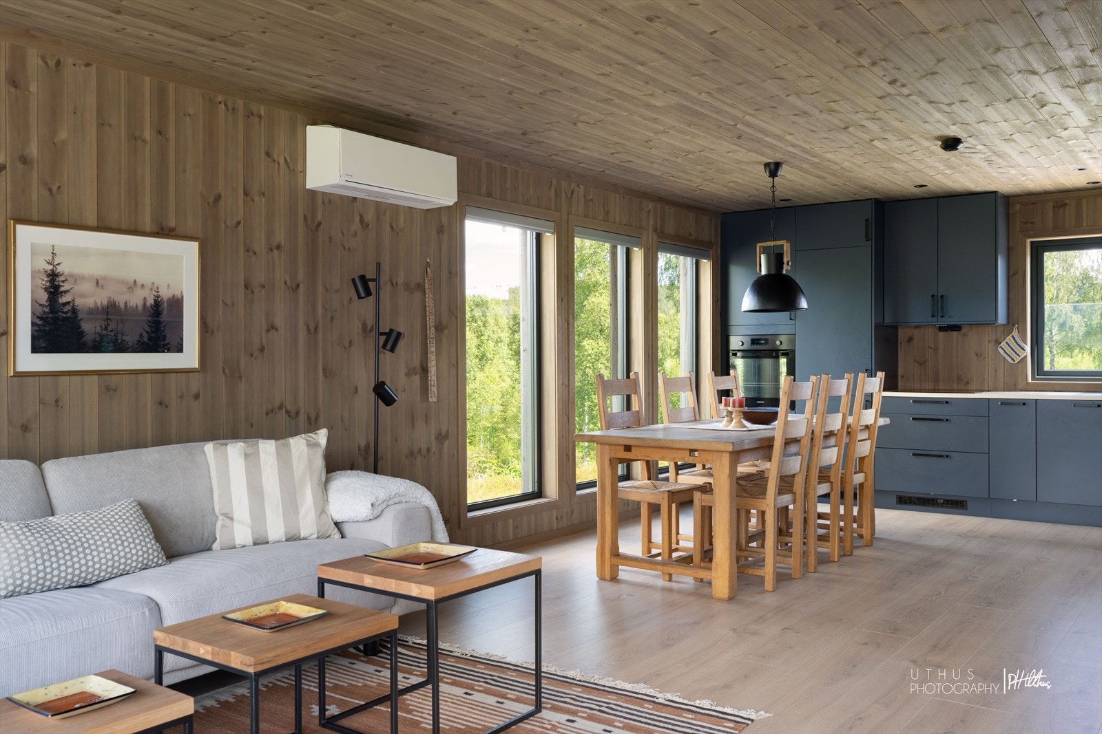 Stuen er både koselig og fleksibel med lett møblering. Galleribilde