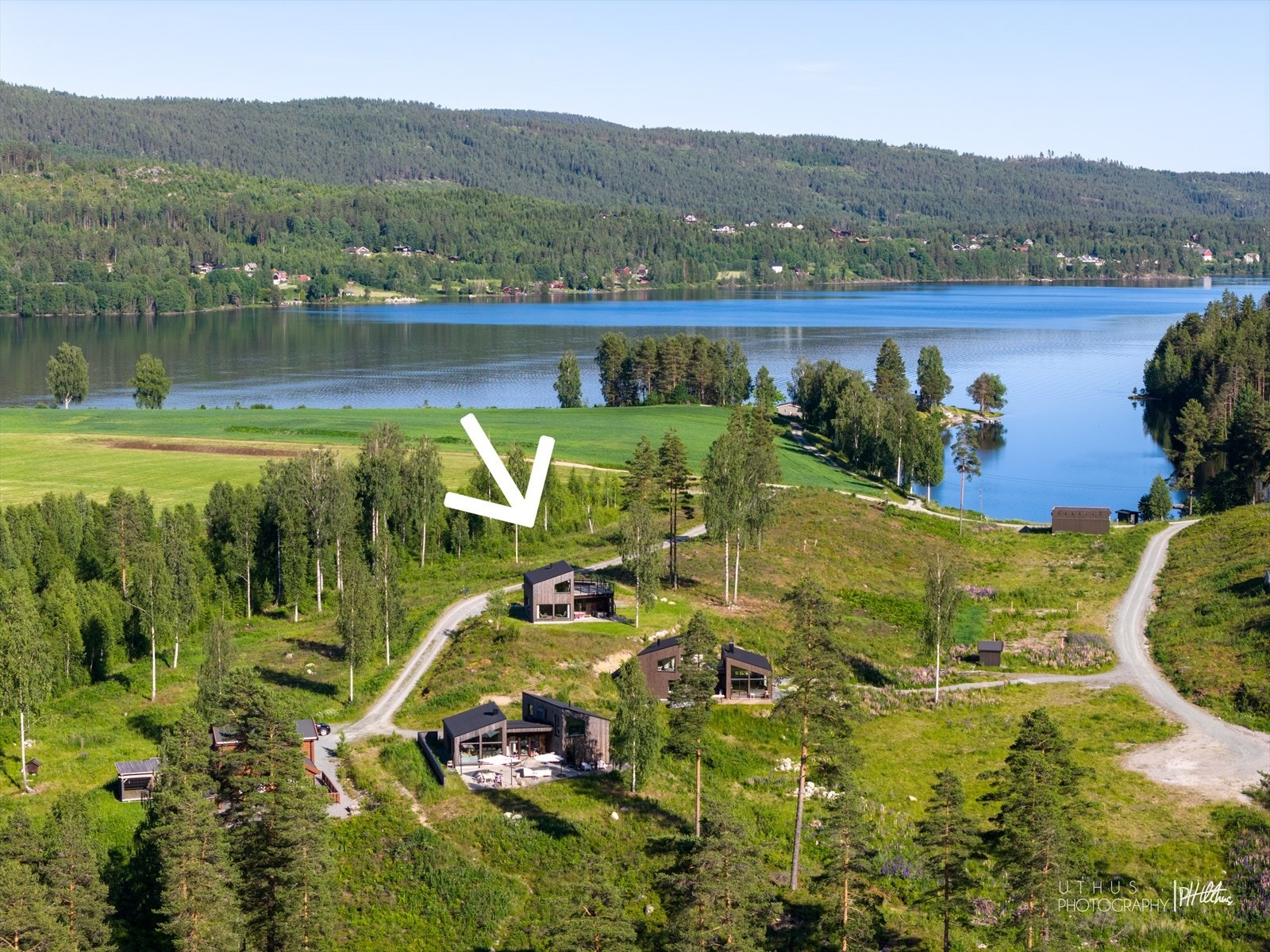 Det er båtplass kun 3 minutters gange fra hytta, det kan leies for 2 000,-. Galleribilde