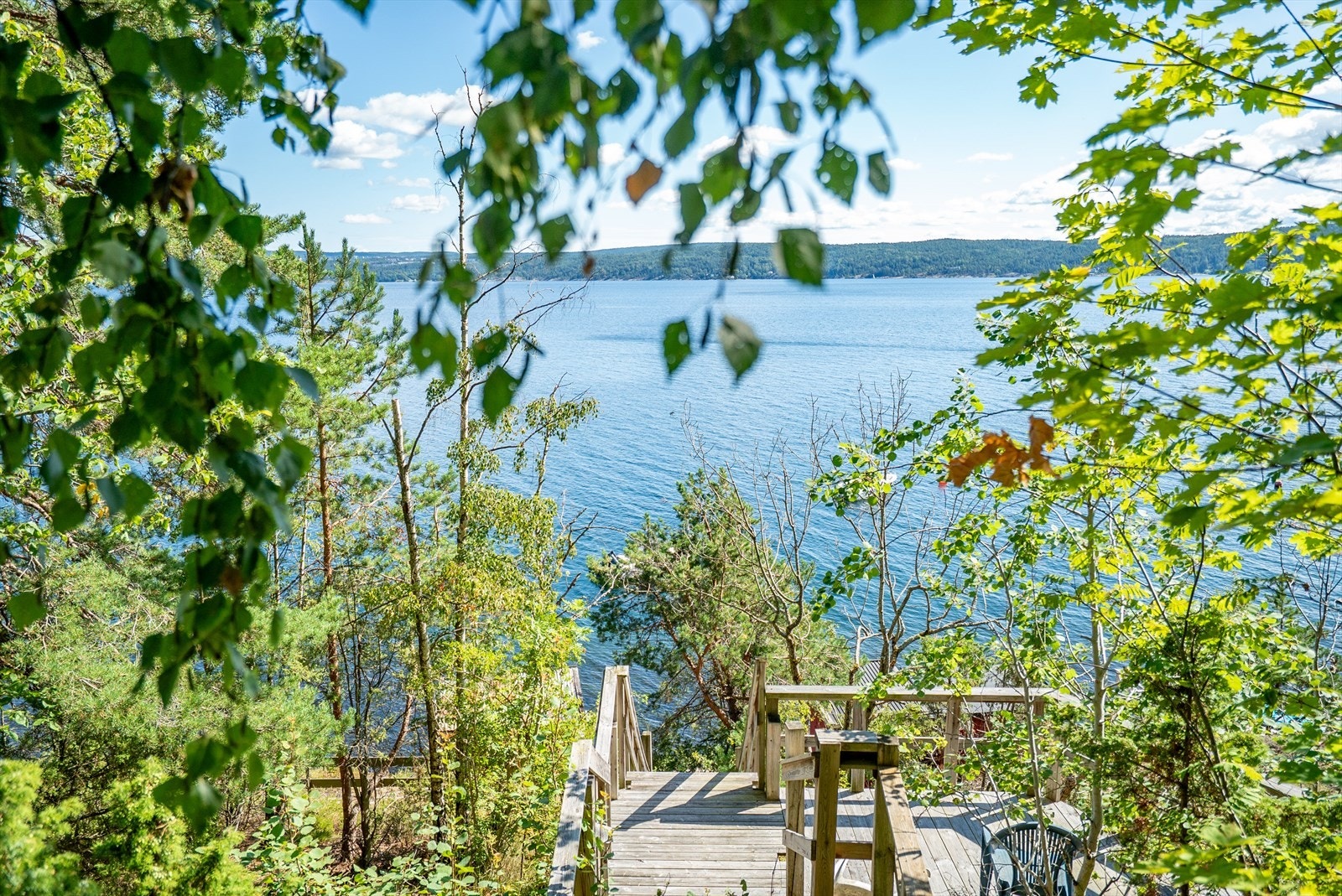 Sti/trapp ned til sjøen, 4 meter egen strandparsell Galleribilde