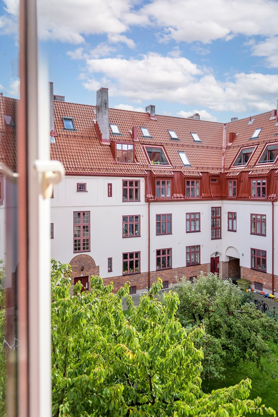 Idyllisk utsyn fra soveromsvinduene. Galleribilde