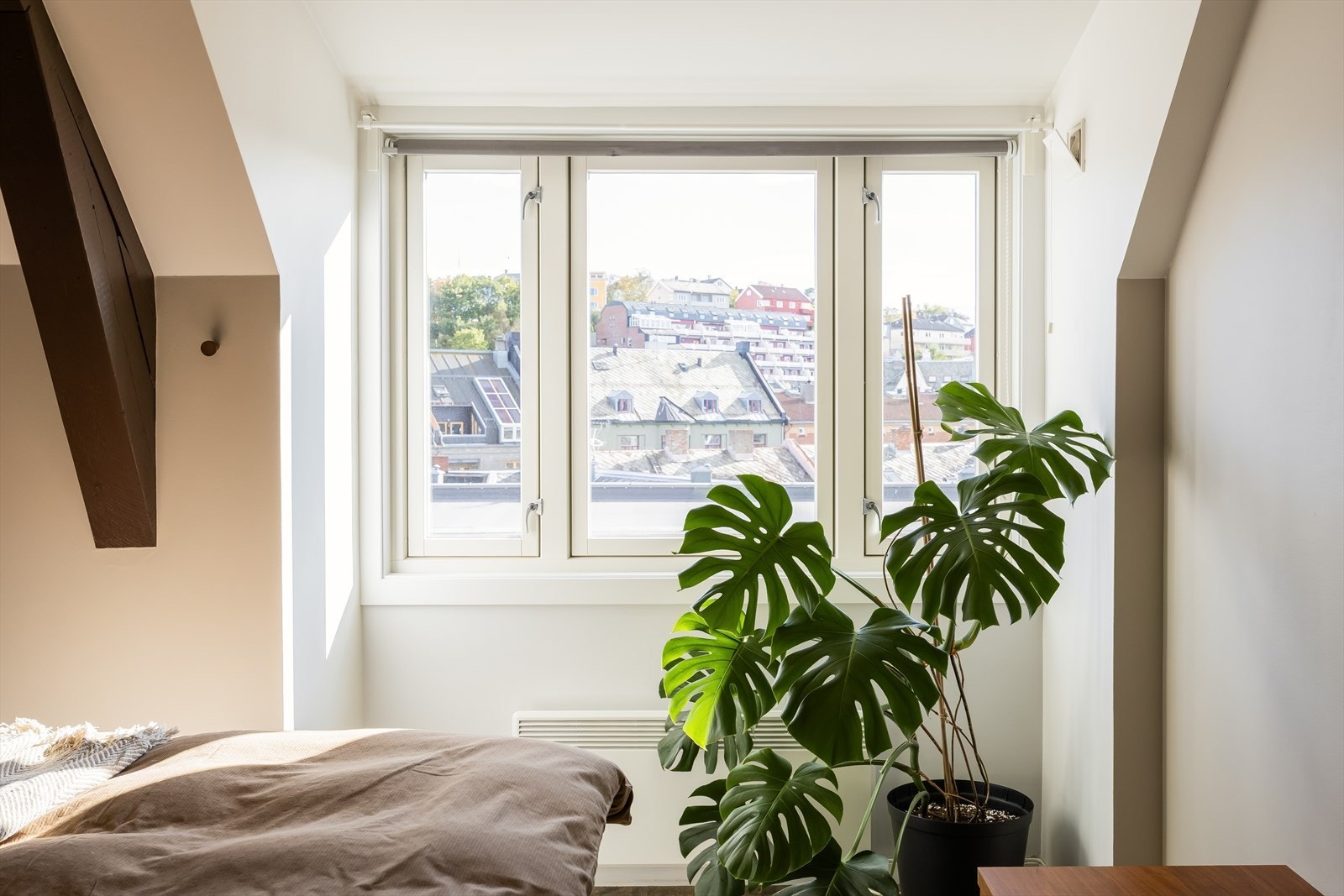 Her har du god plass til ønsket sengestørrelse og tilhørende møblement. Galleribilde