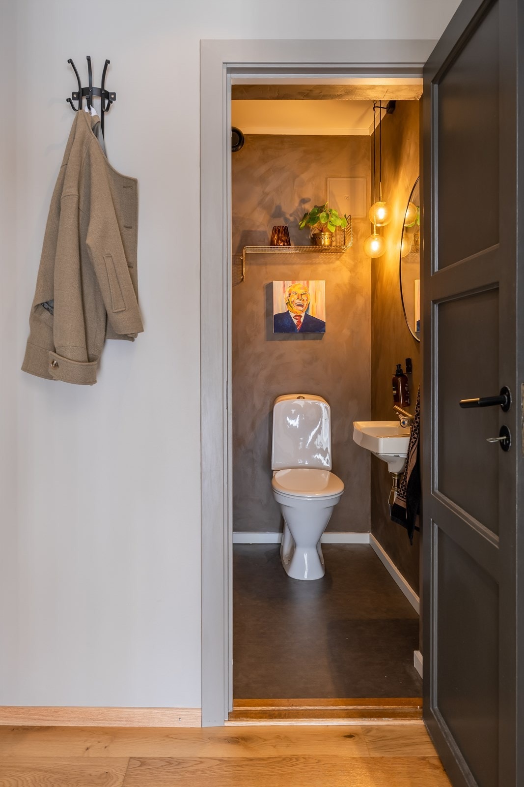 I entrèen er det også et adskilt WC-rom. Galleribilde