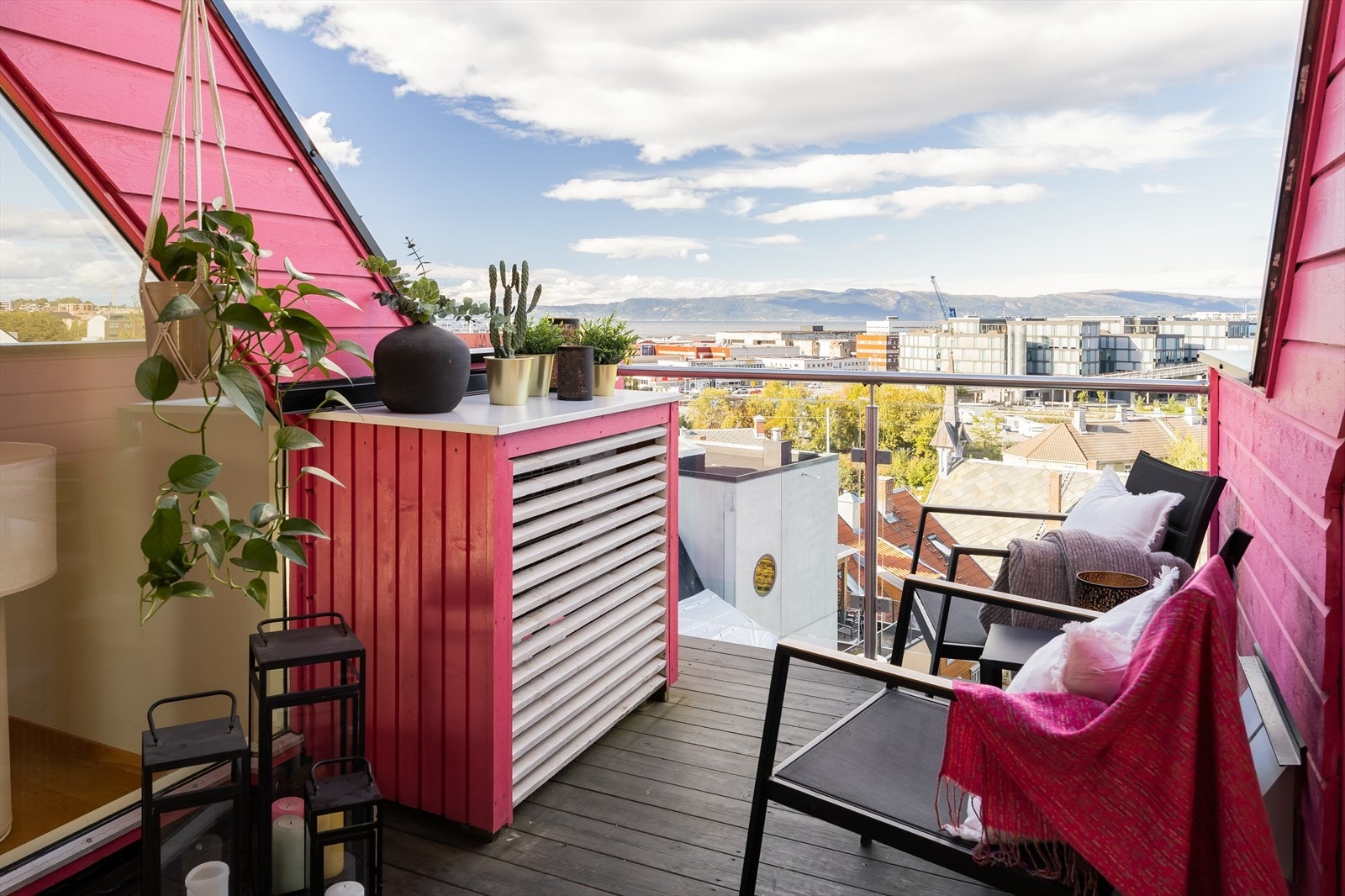 Terrassen tilbyr gode solforhold fra ettermiddag til solnedgang. Galleribilde