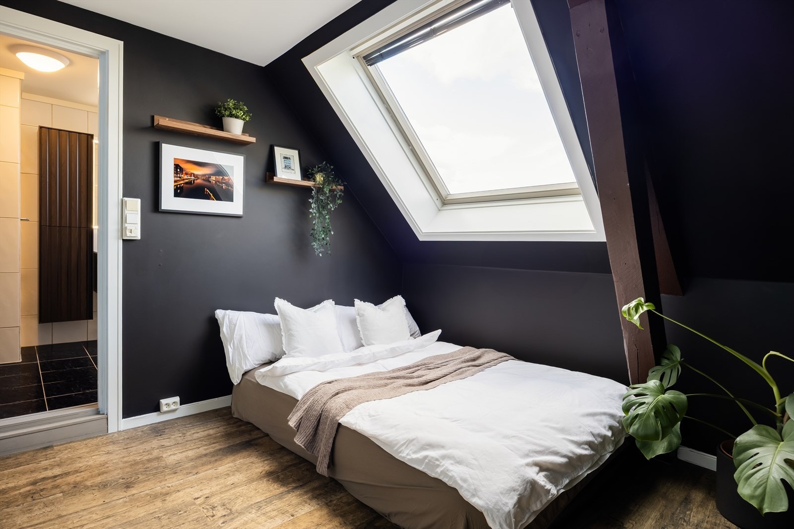 Det andre soverommet er på ca. 11 m² og ligger i direkte tilknytning til badet. Galleribilde