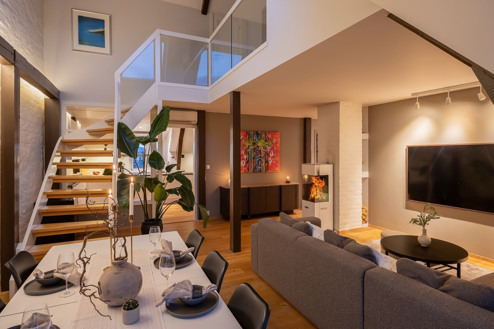 Her får du gode kvaliteter som gode muligheter til parkering, god takhøyde, moderne standard. Galleribilde