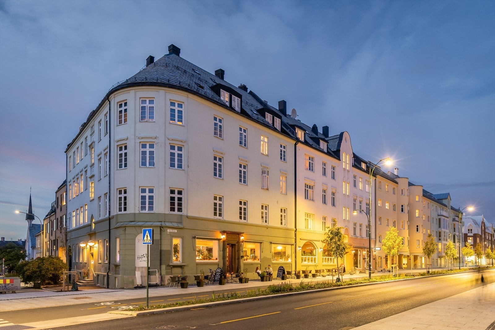 Leilighetens beliggenhet i byggets øverste etasje fører til lite innsyn. Galleribilde