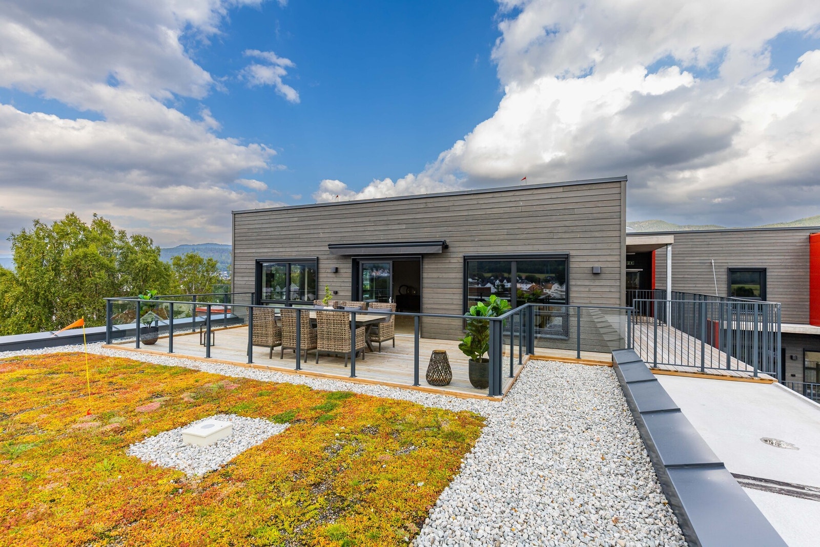 Flere uteplasser gir deg sol gjennom hele dagen Galleribilde