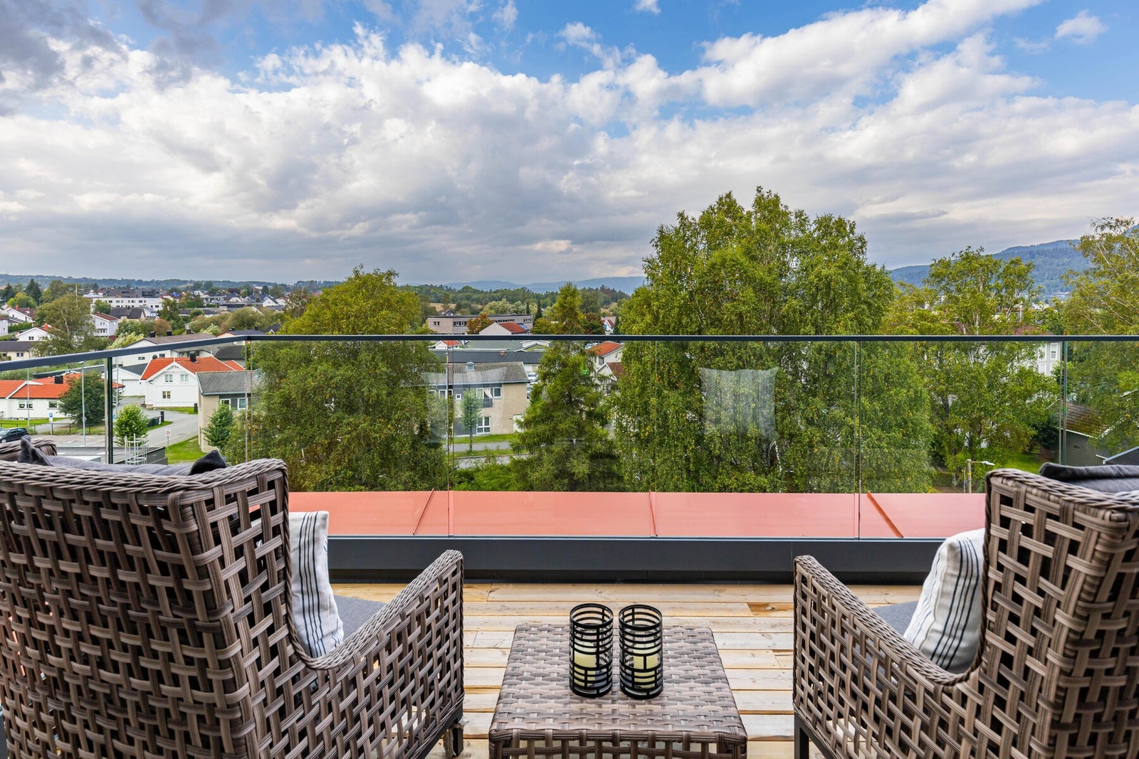 Her kan lange kvelder nytes, gjerne med noe godt i glasset eller med en god bok. Galleribilde