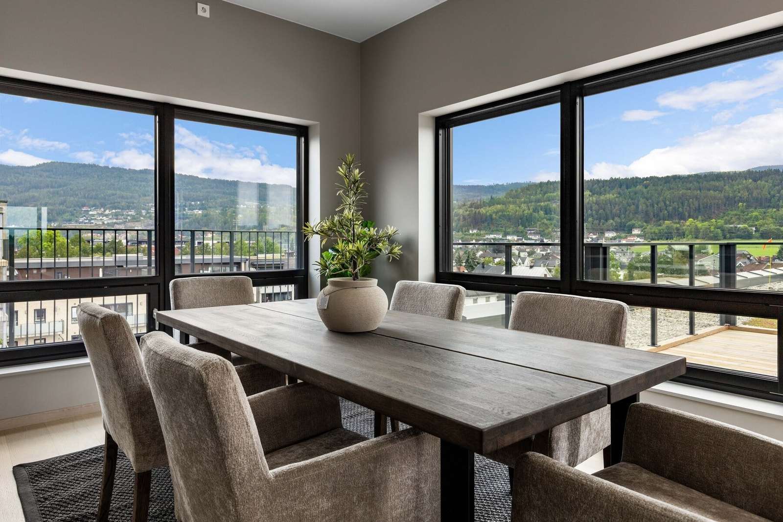 Her samles venner og familie til hyggelige måltider! Galleribilde