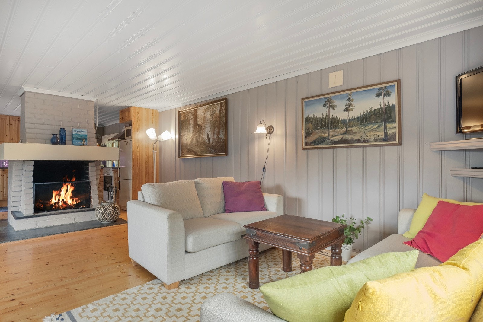 Med fyr i peisen setter man et ekstra hyggelig preg på stemningen. Galleribilde