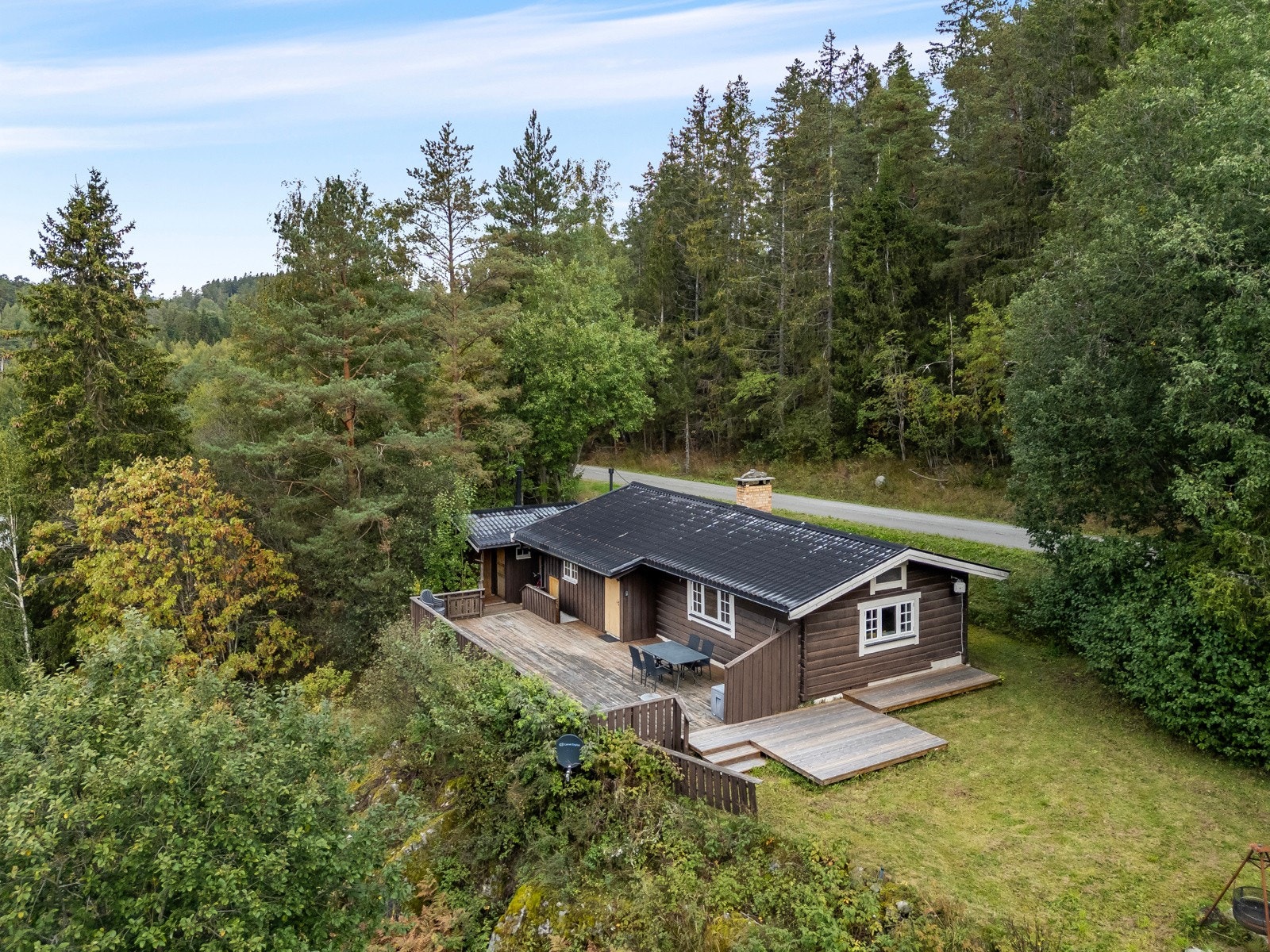 Eiendommen ligger i rolige omgivelser langs Kongspartvegen. Galleribilde