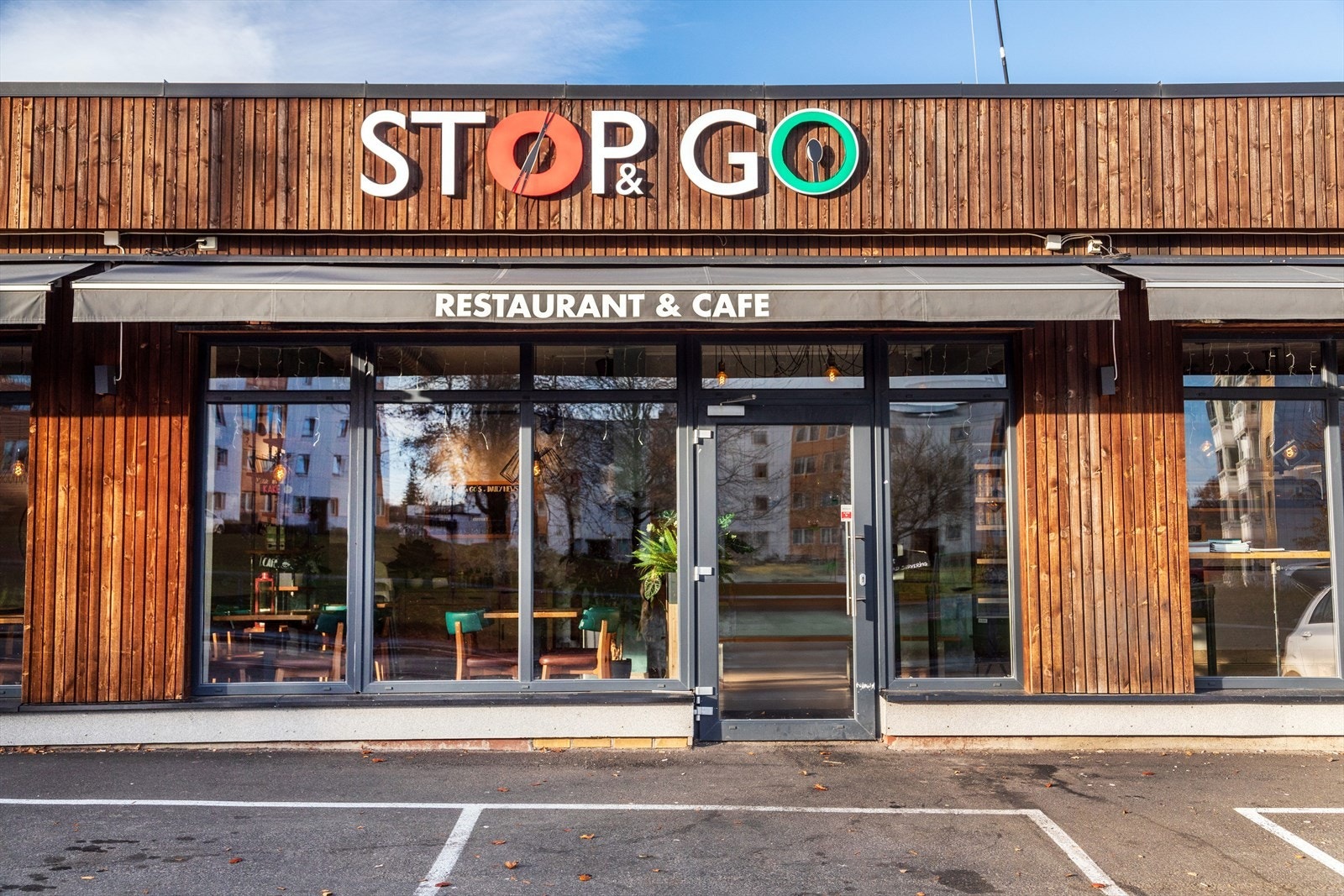 Populær restaurant/takeaway rett borti veien Galleribilde