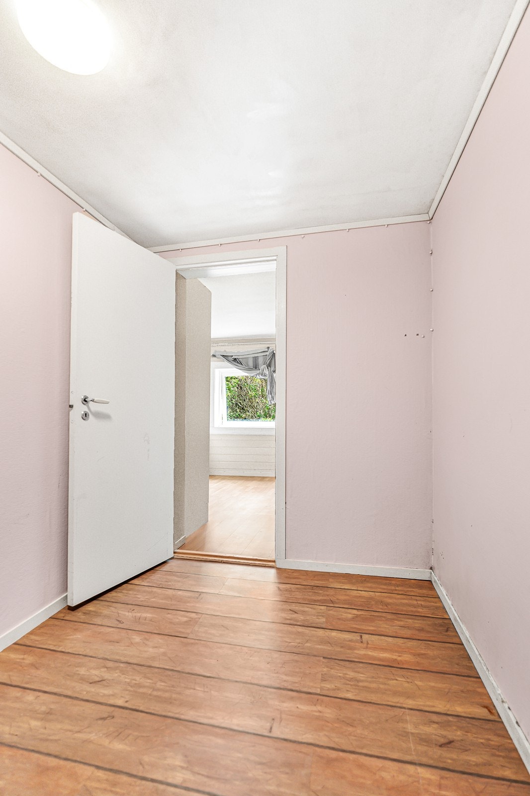 Stor og romslig bod i underetasjen. Galleribilde