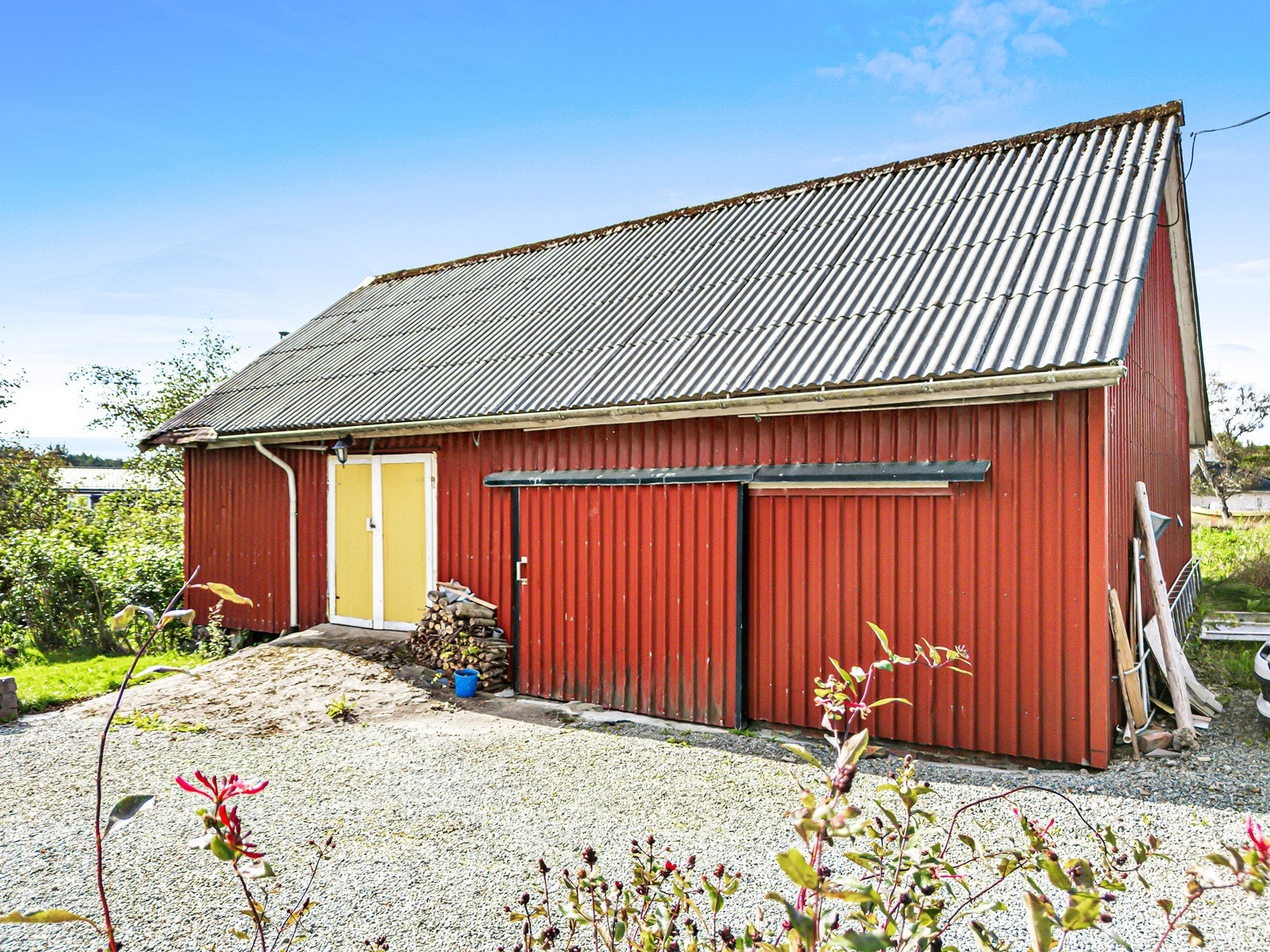 På eiendommen finner man også en stor løe på 67 m². Galleribilde