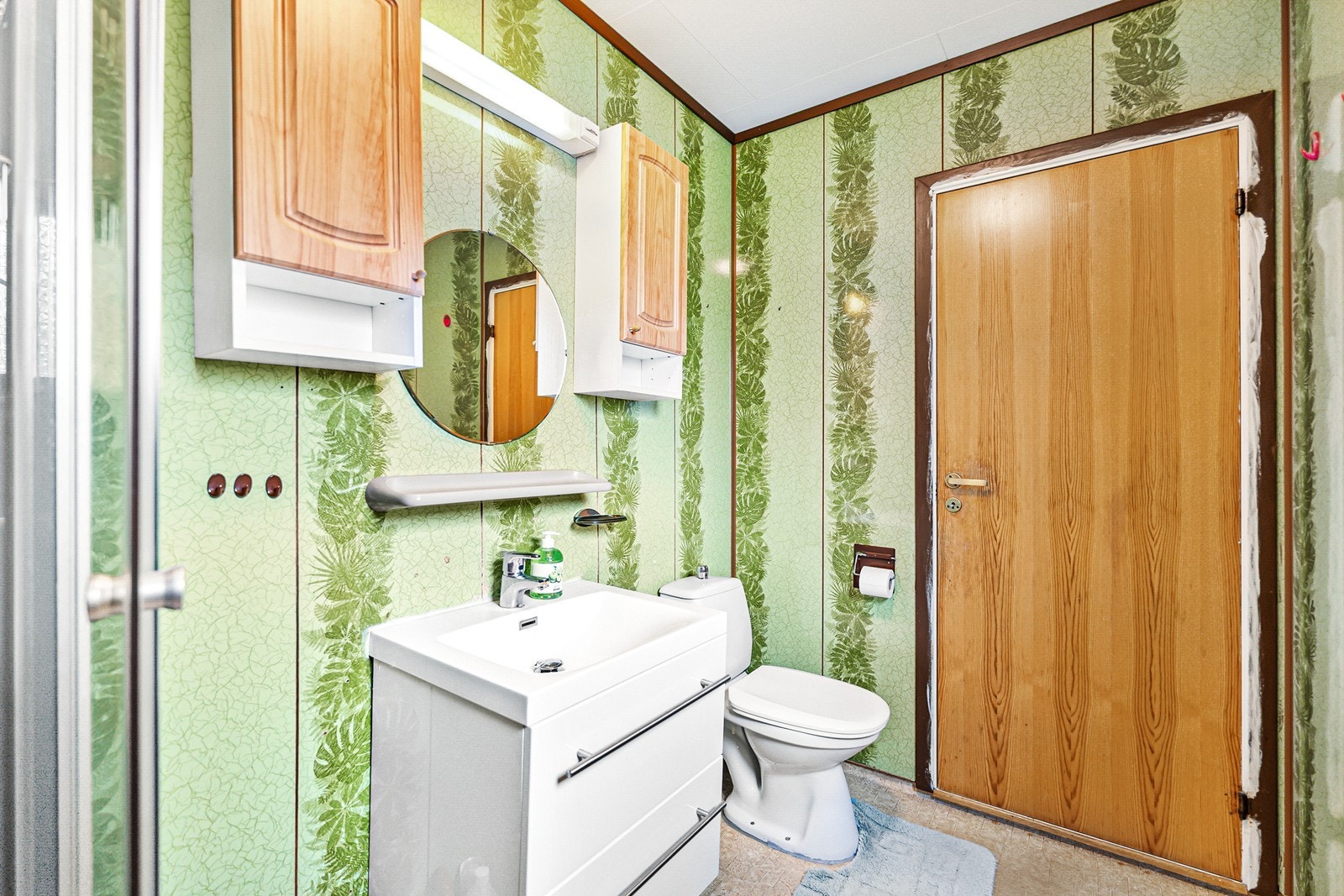 Eldre bad som er modent for oppussing for å oppnå dagens krav til standard. Galleribilde