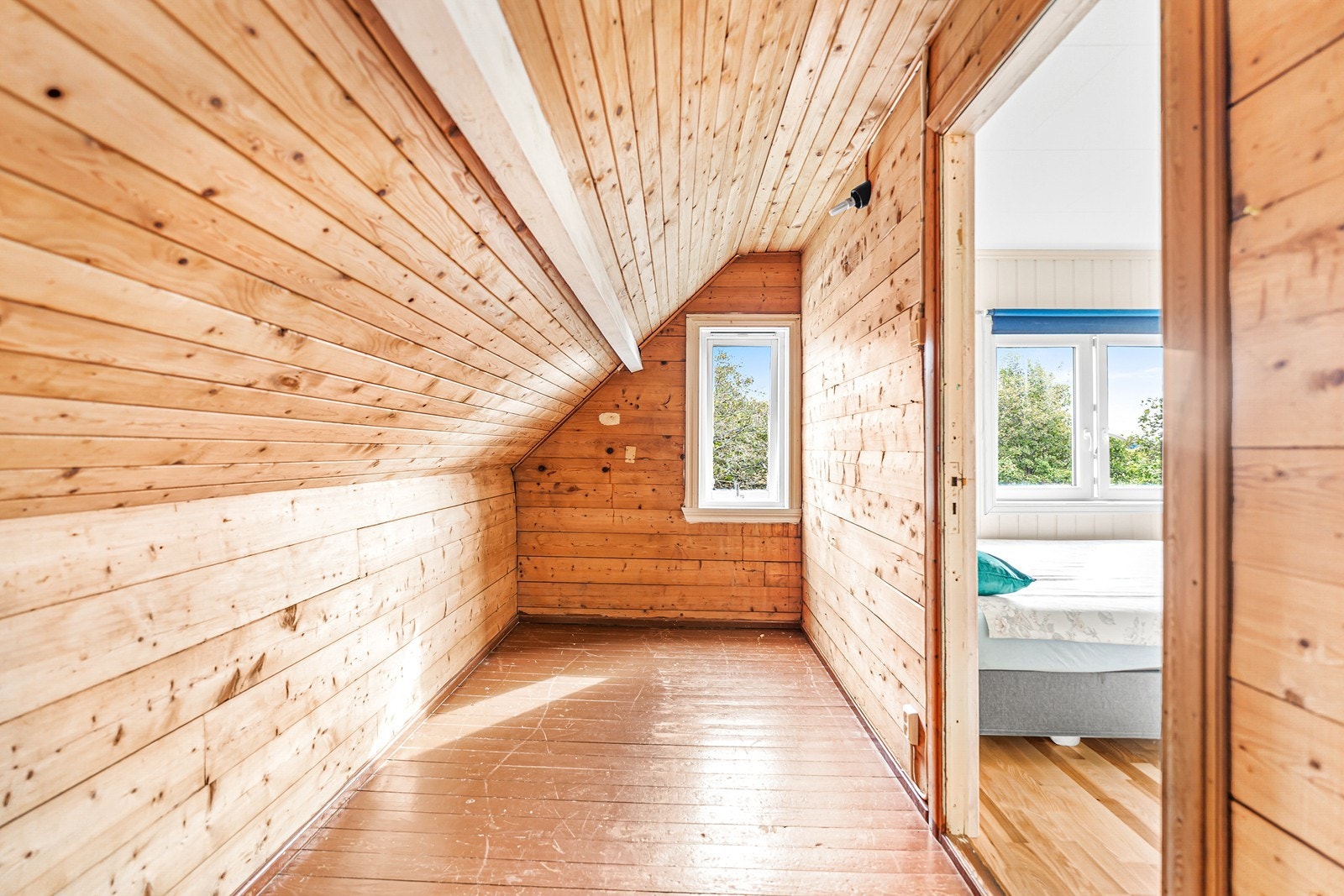 Fra hovedsoverommet er det videre inngang til et stort bodareal. Galleribilde