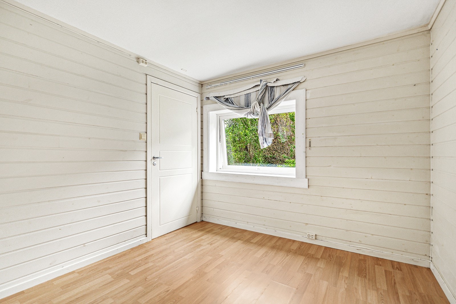 Soverom i underetasje som er av god størrelse. Galleribilde