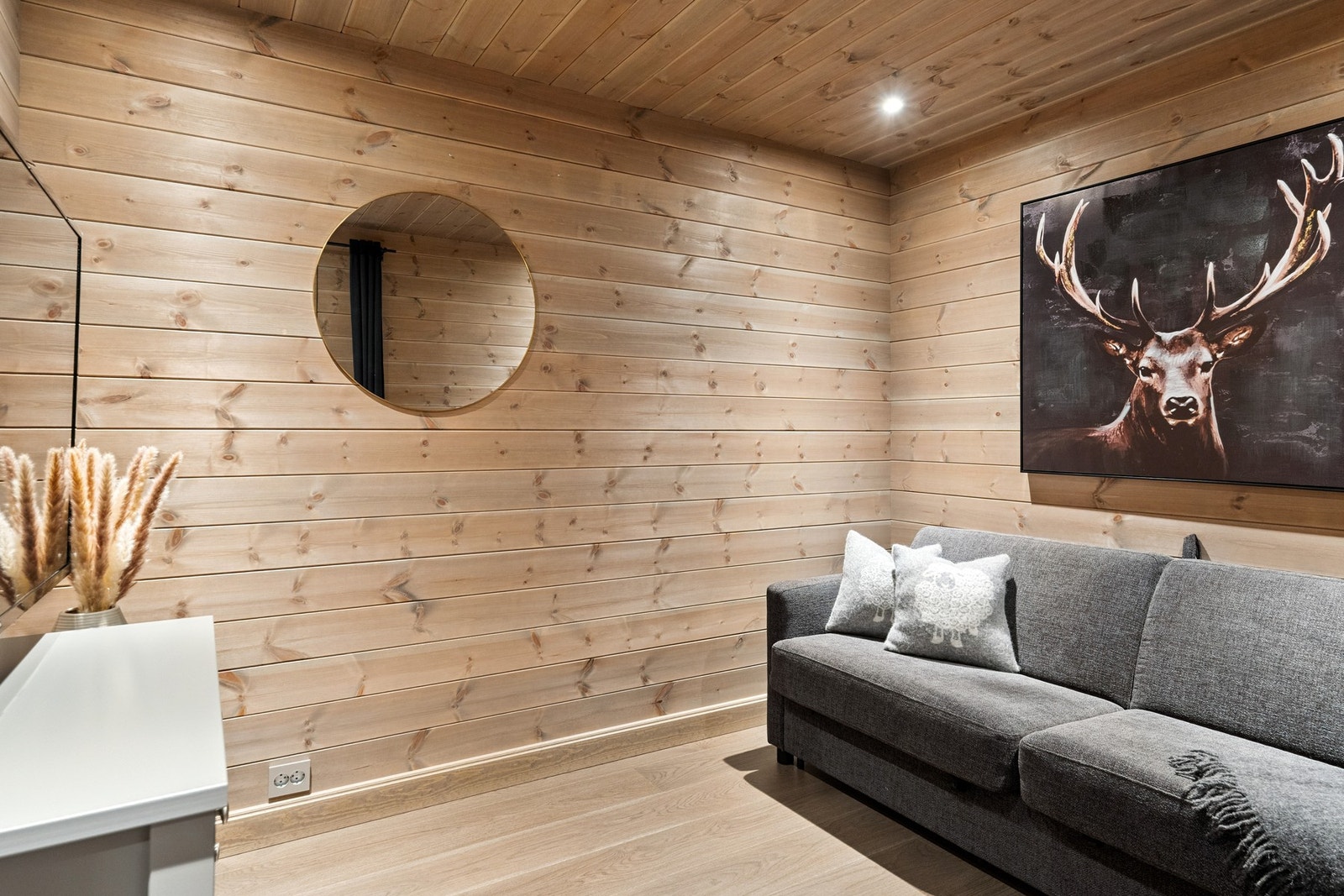 Et fleksibelt rom som egner seg godt som gjesterom, TV-stue eller hyttekontor Galleribilde