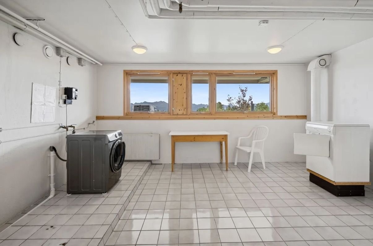 Felles vaskerom med vaskemaskin og tørketrommel. Galleribilde