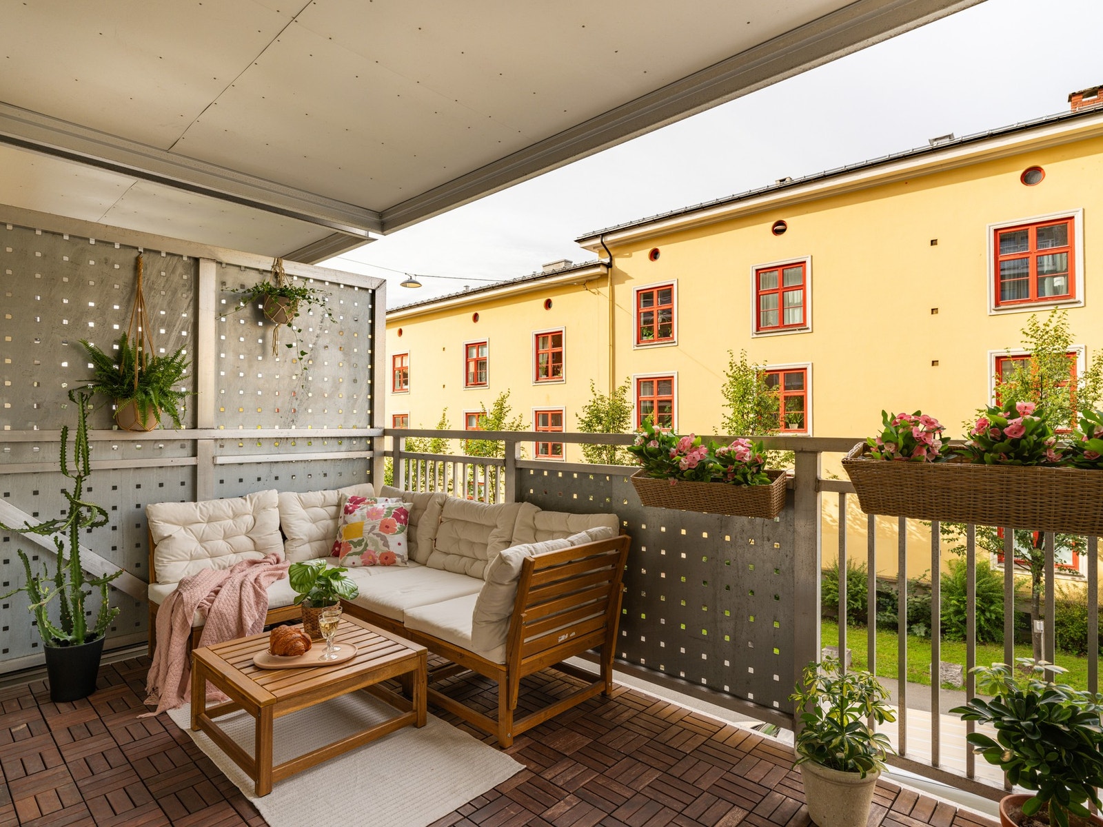 Dette er en lys og innbydene 3-roms selveier med stor balkong. Galleribilde