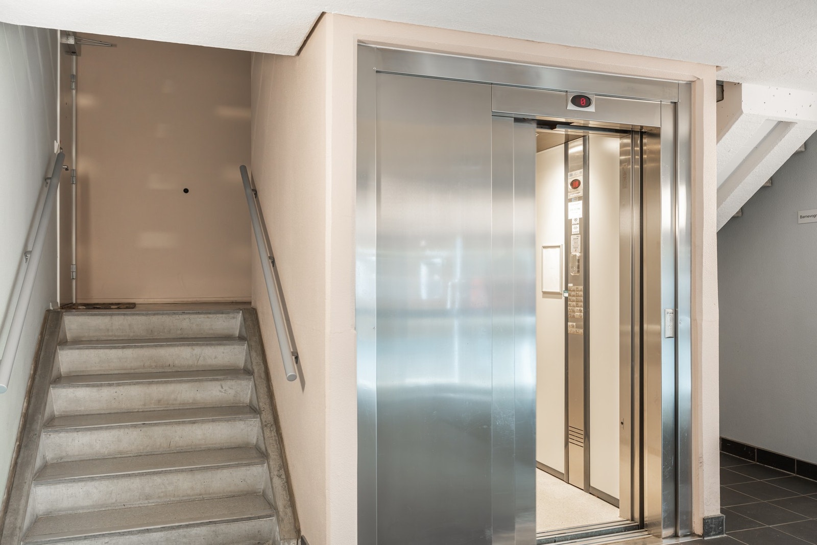 Trappefri adkomst via heis. Galleribilde
