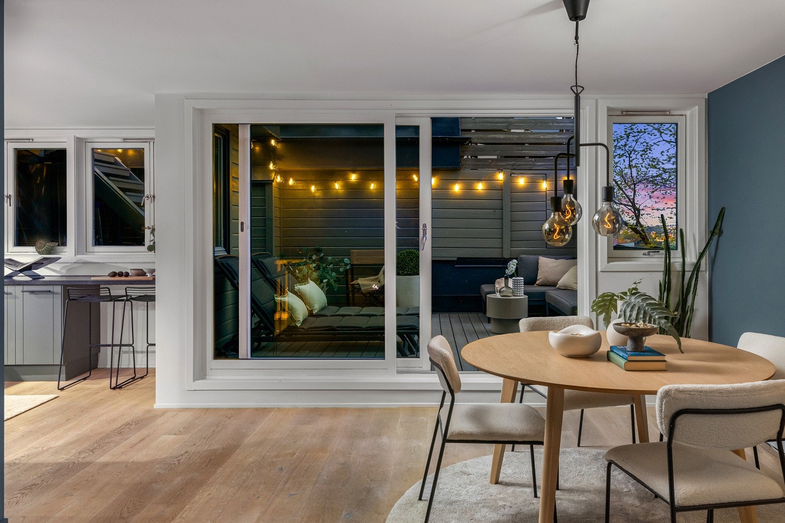 - Fra stuen er det adkomst til privat takterrasse - Galleribilde