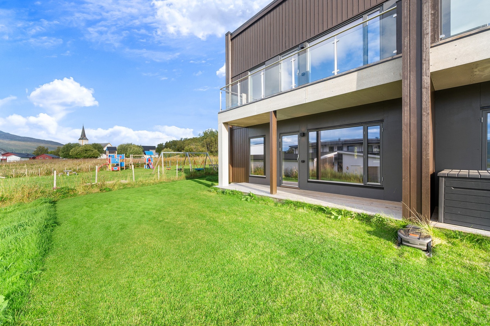 Her nyter du fine sommerdager Galleribilde