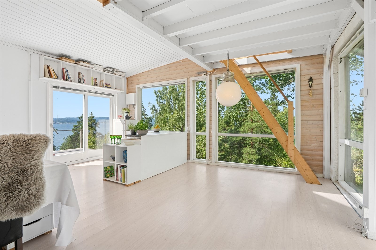 Atelier - Et sted for ro og refleksjon - Atelieret blir en forlengelse av både hjemmet og naturen. Galleribilde