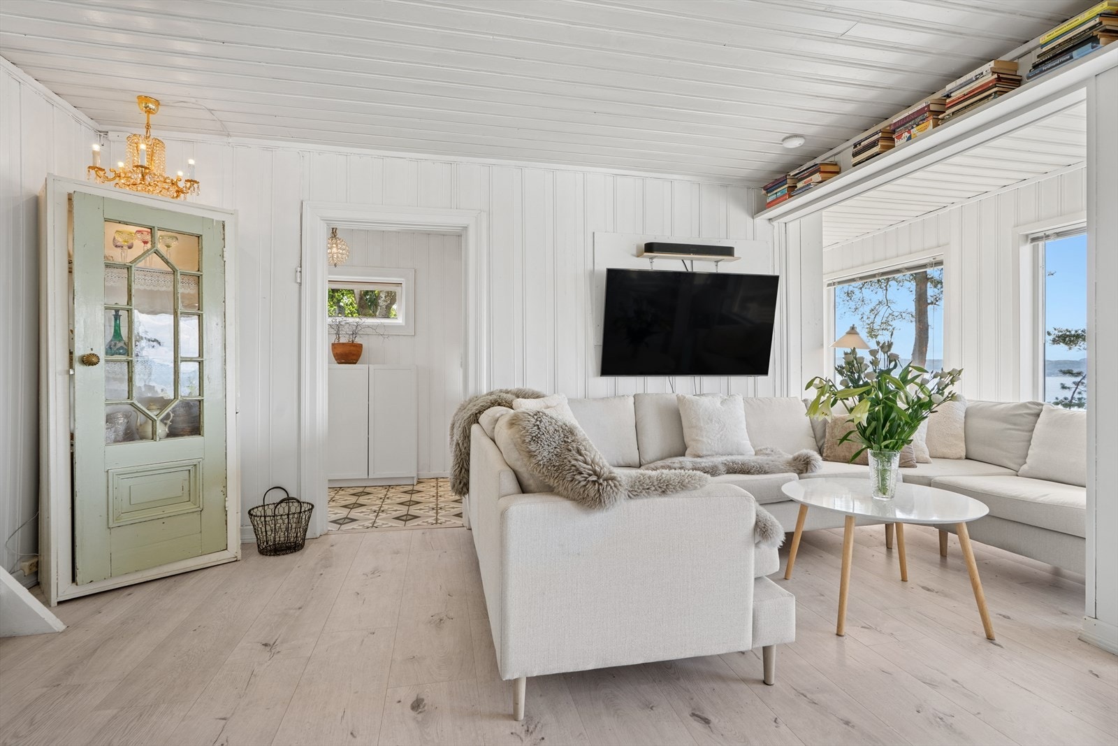 Vindusflater som gir godt med lys. Galleribilde