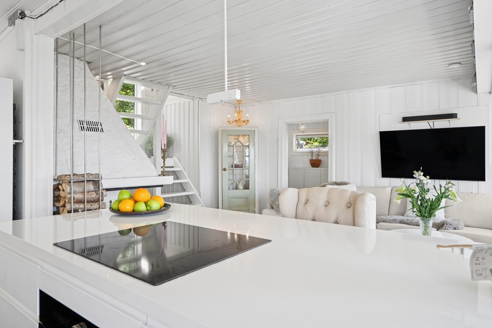 Kjøkkeninnredning fra 2019. Hvitevarer fra 2019. Galleribilde