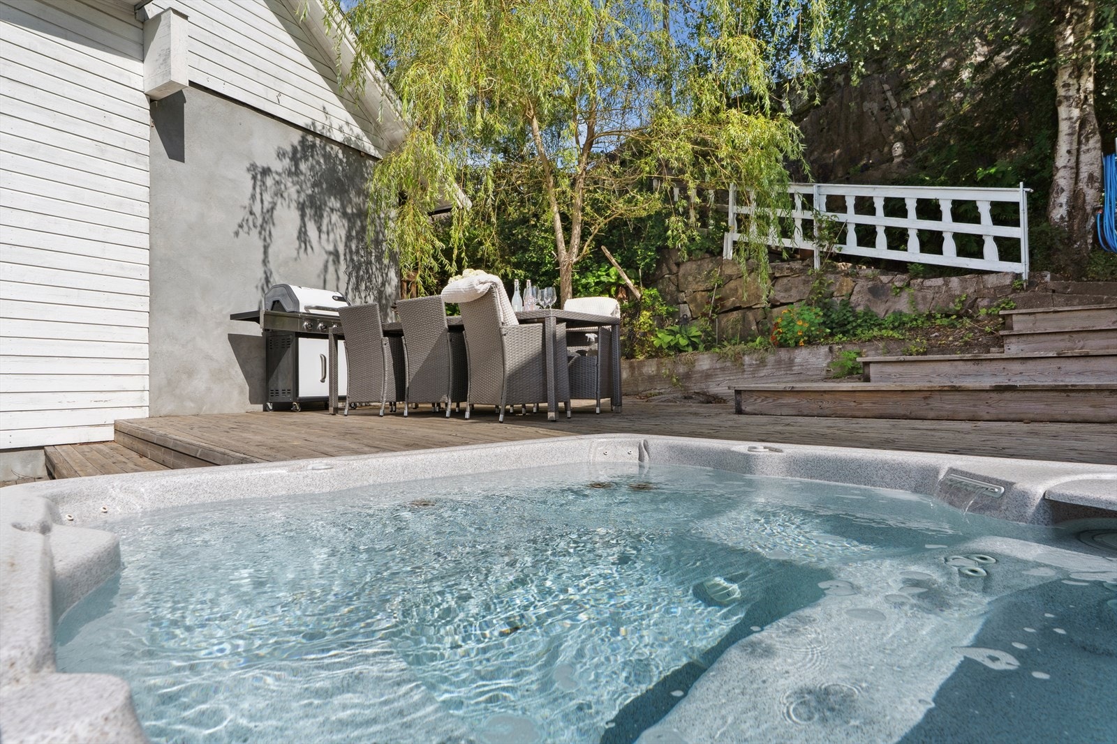 Jacuzzi/boblebad beliggende utenfor kjøkkenet fra ca. 2014. Galleribilde