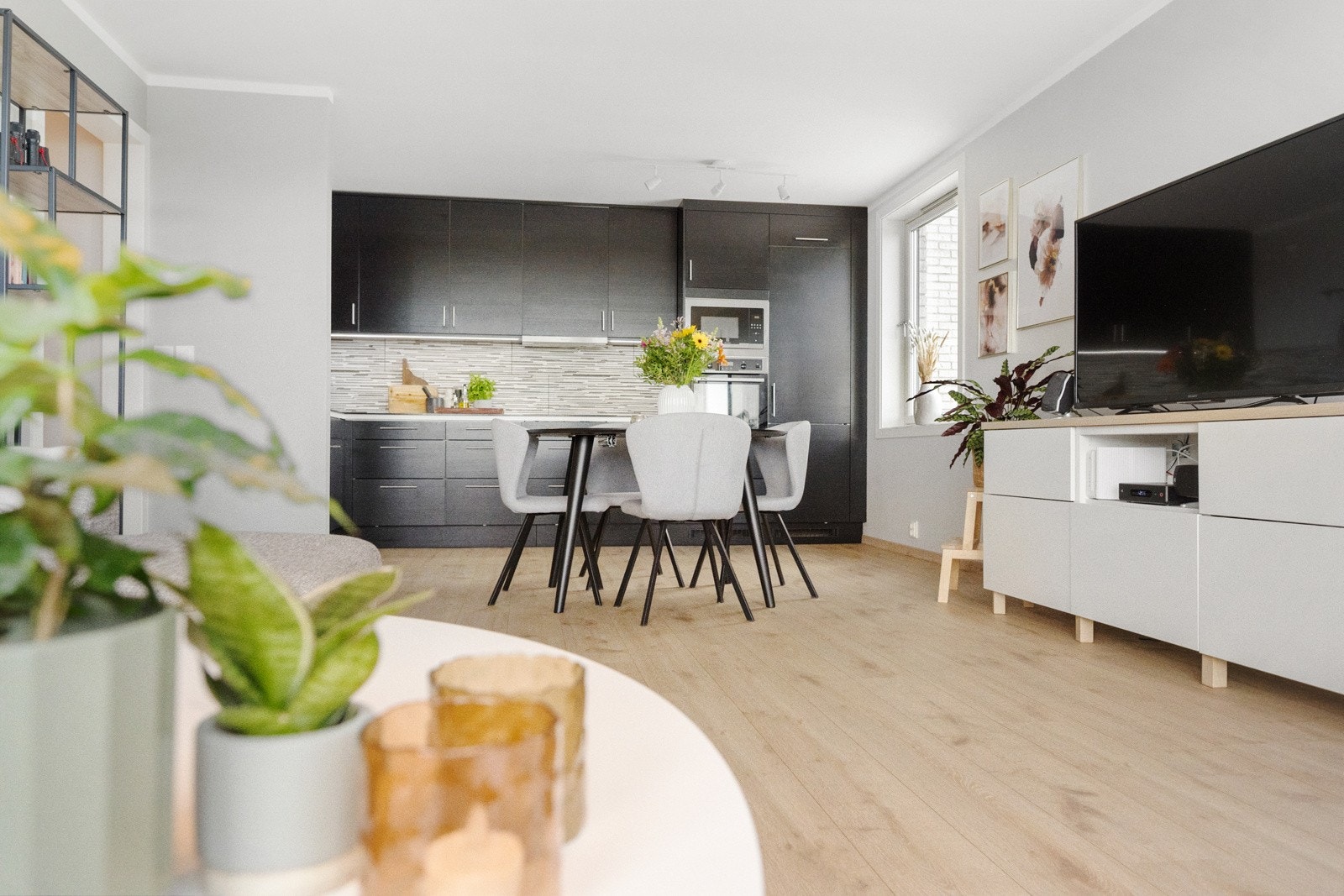 Fin plass for spisestue ved kjøkkenet Galleribilde