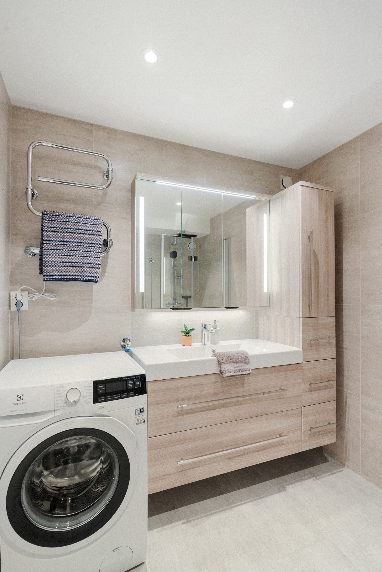 Lekkert innredet og opplegg for vaskemaskin Galleribilde