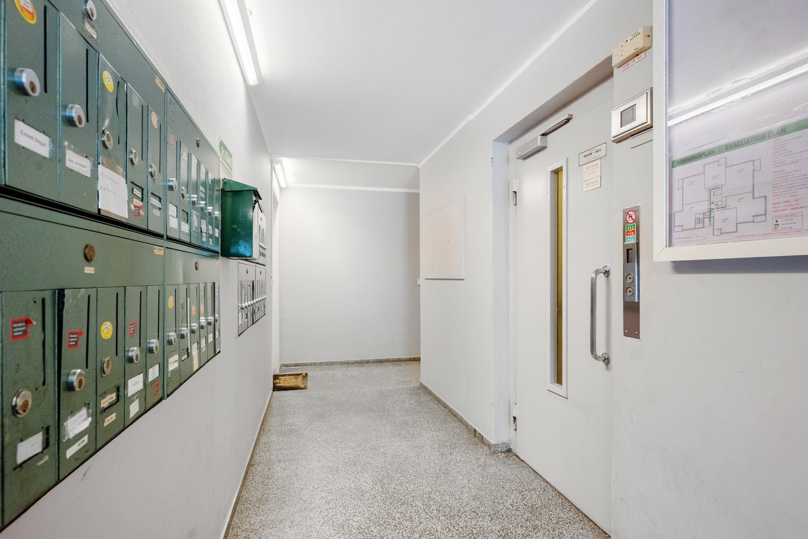 Inngangsparti i 1.etg. med postkasser adkomst til heisen og trapp opp og ned Galleribilde